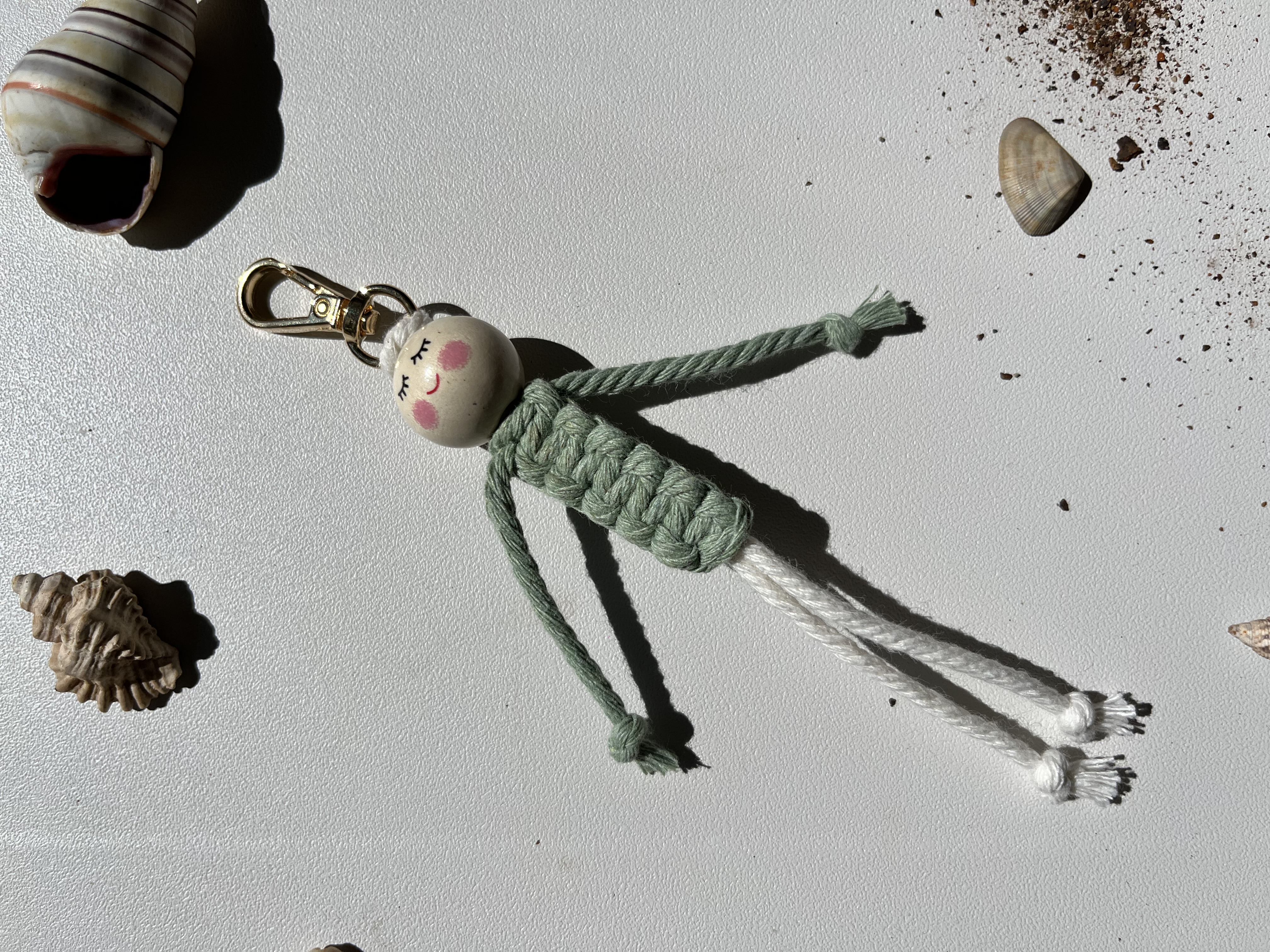 Porte-clefs bonhomme en macramé à personnaliser