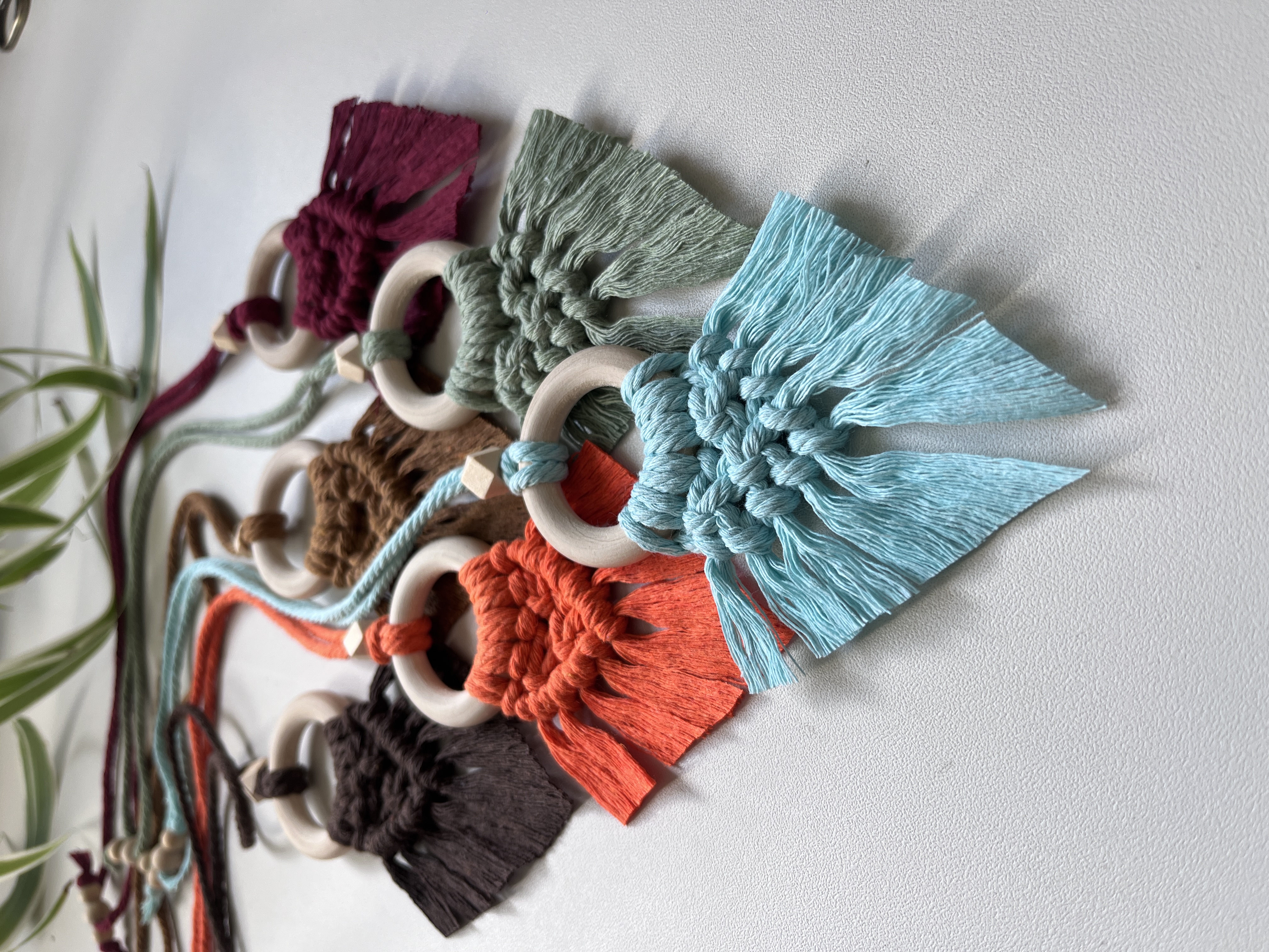 Décoration pour voiture en macramé 