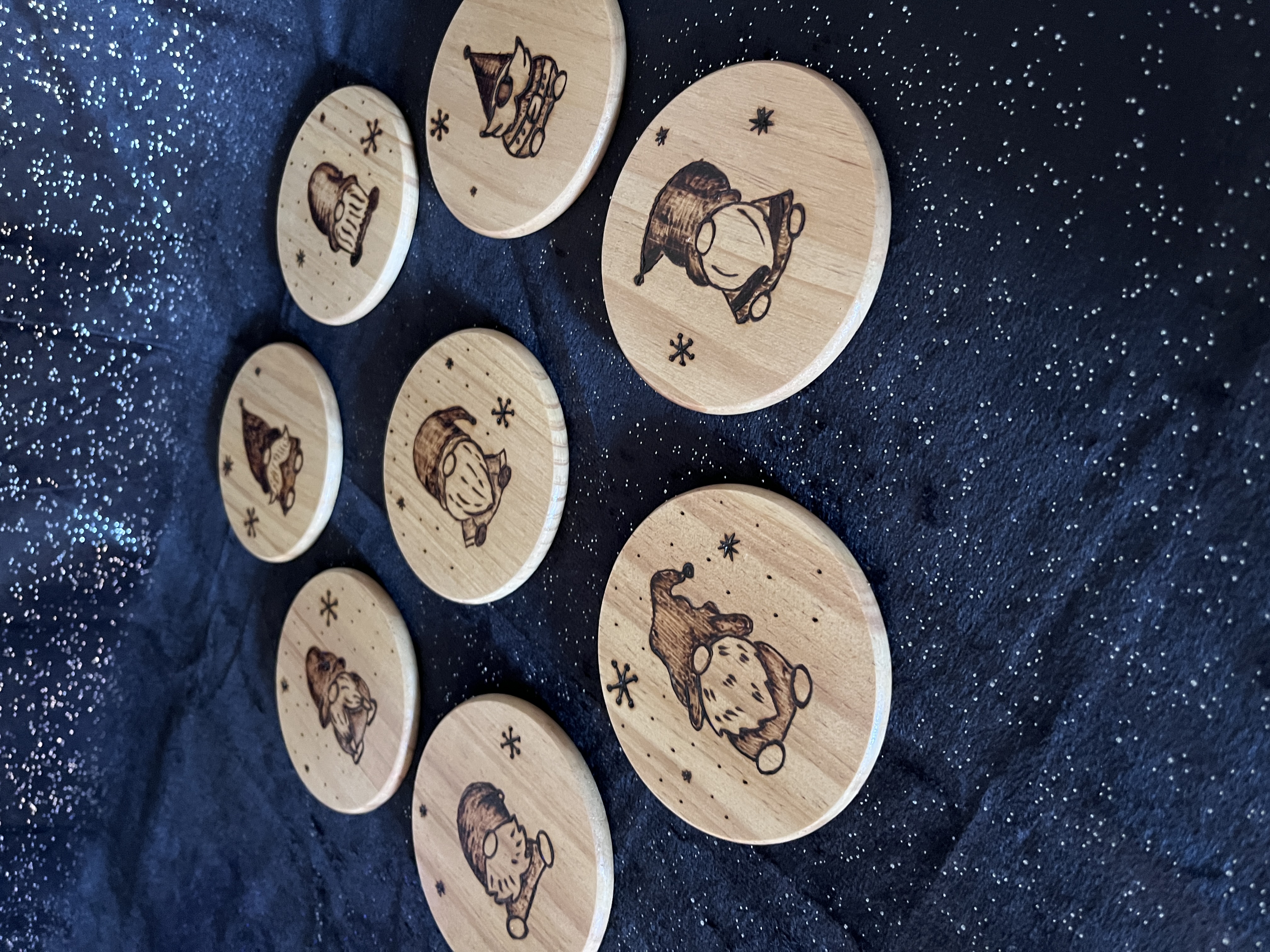 Sous-verres en bois gnome de Noël gravés