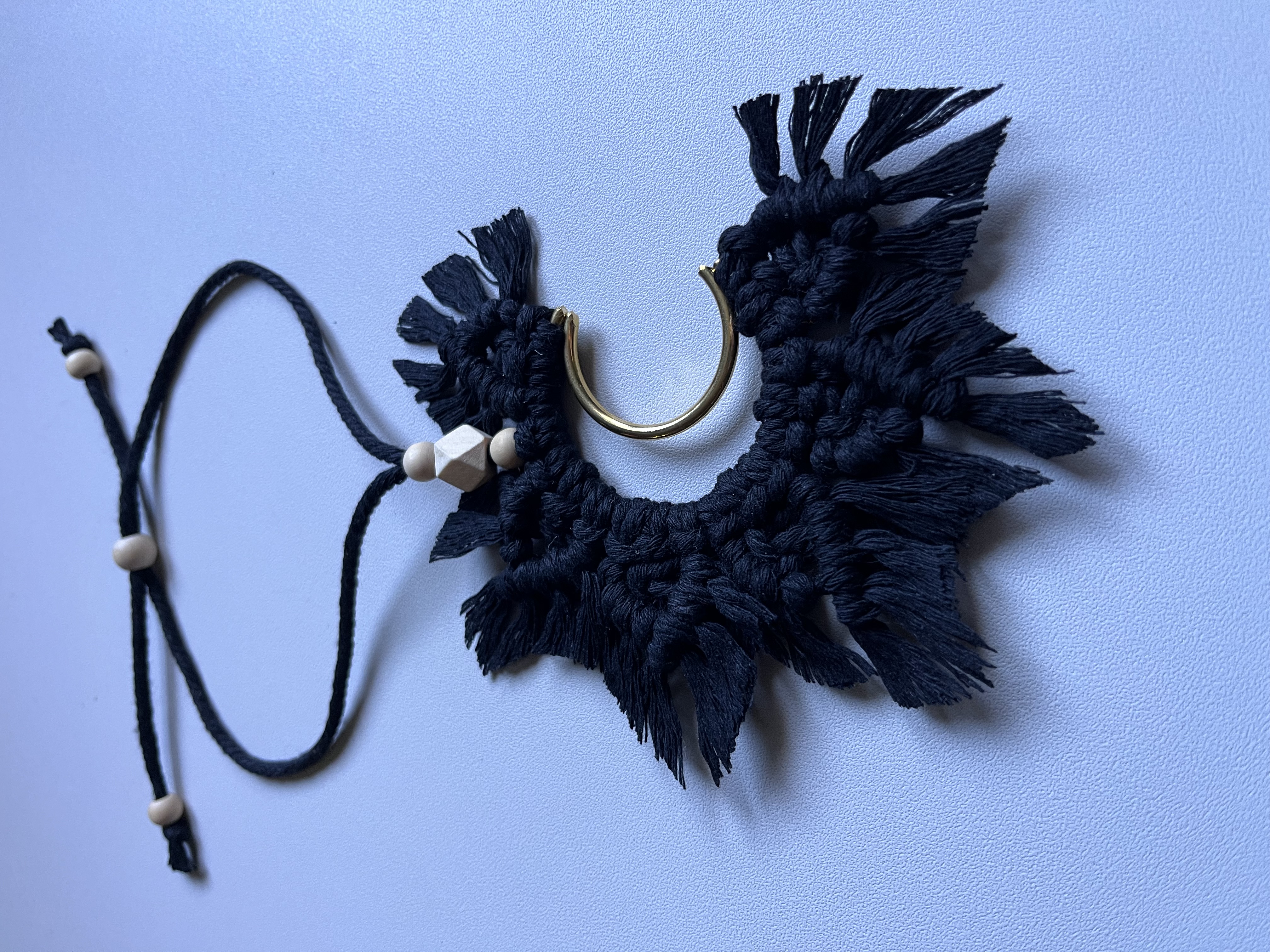 Pendentif pour rétroviseur en  macramé Lune