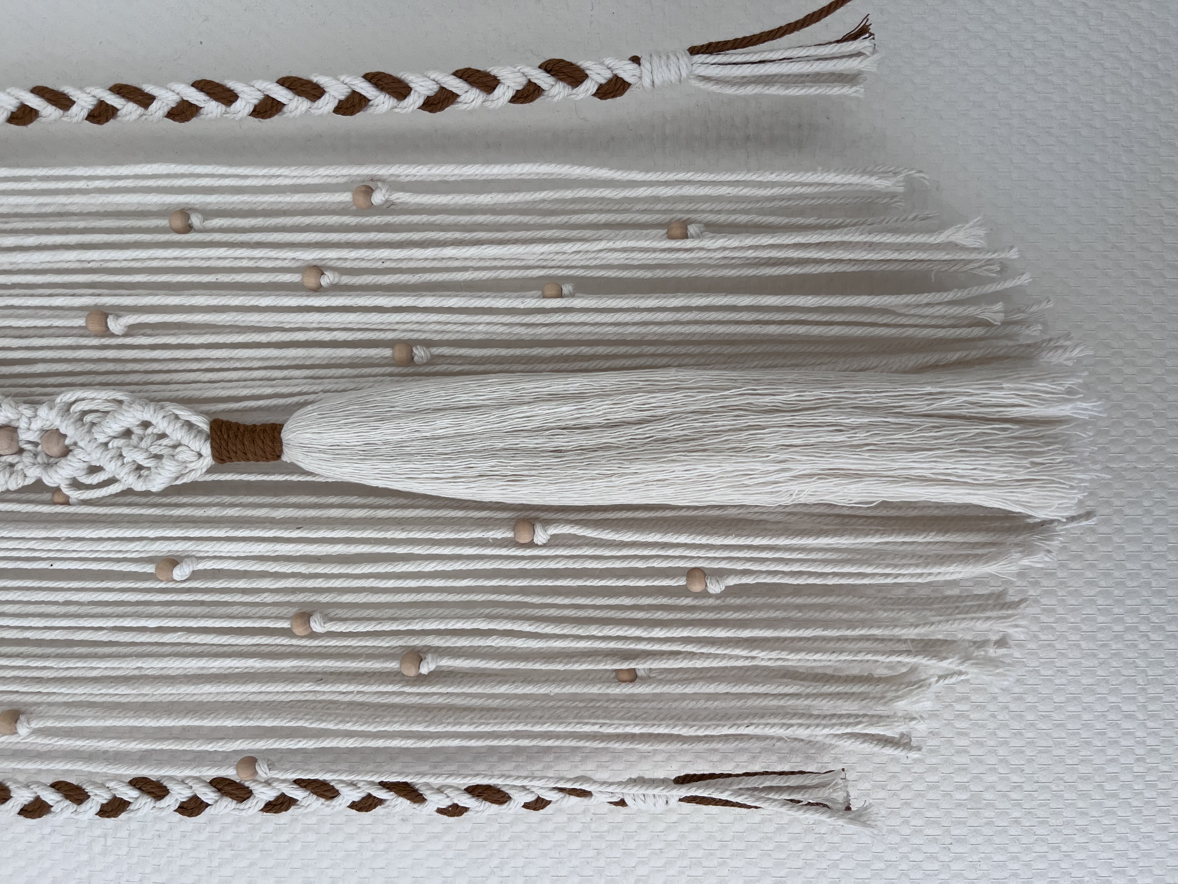 Décoration murale en macramé