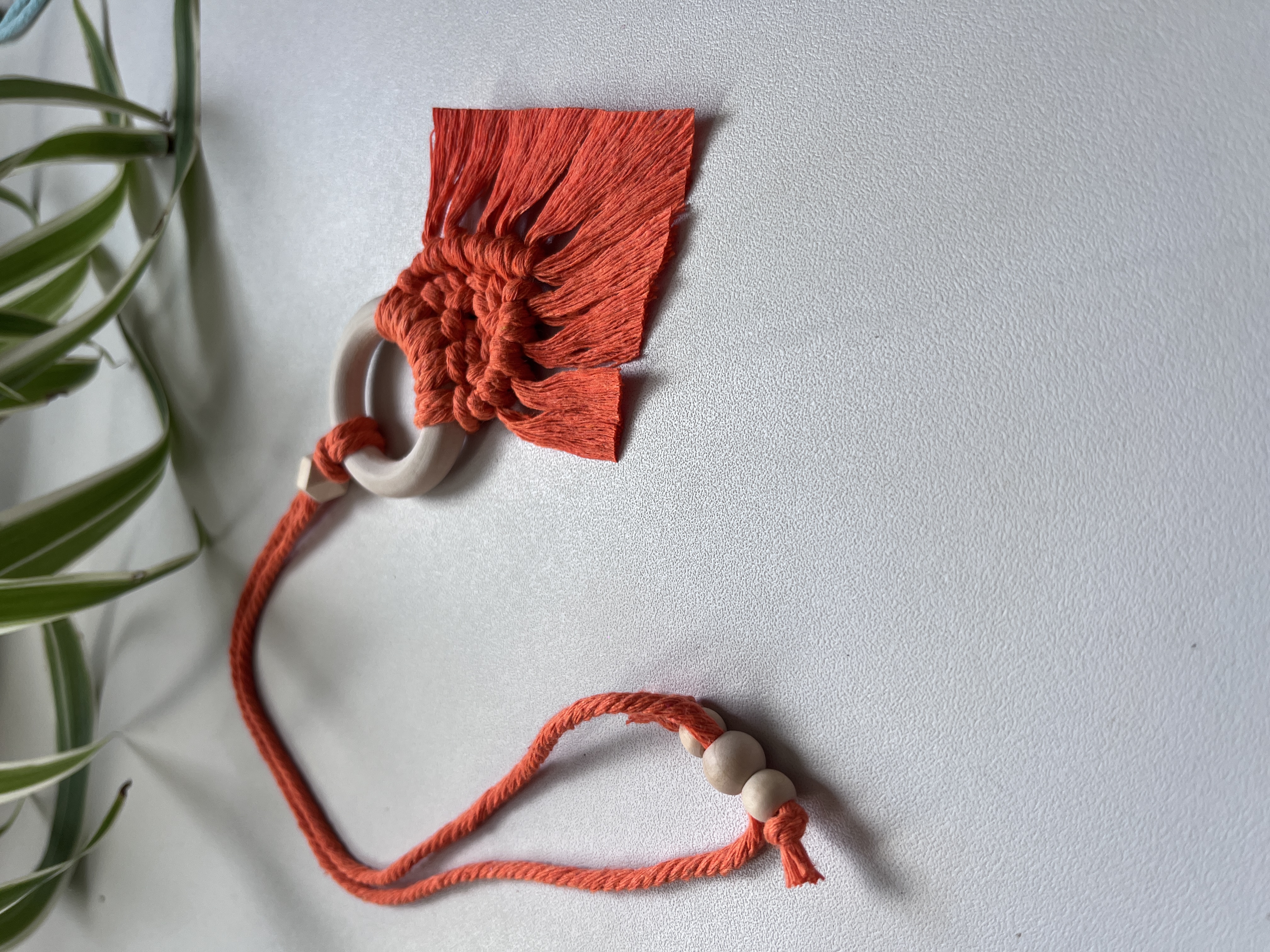 Décoration pour voiture en macramé 