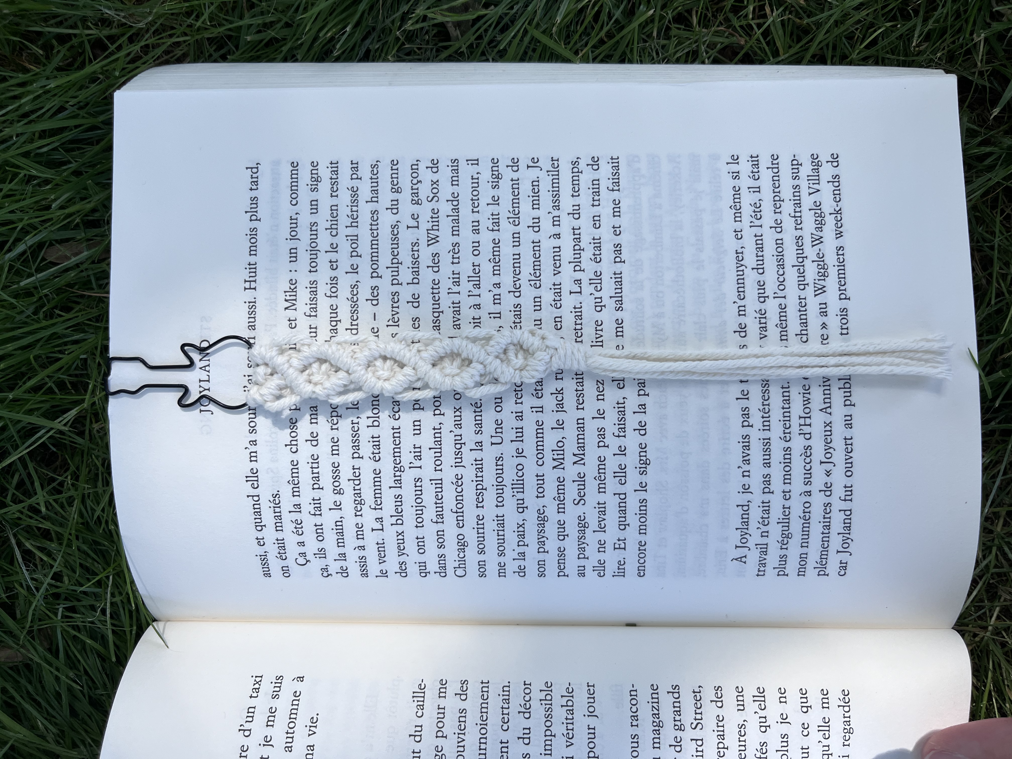 Marque-page en macramé motif guitare