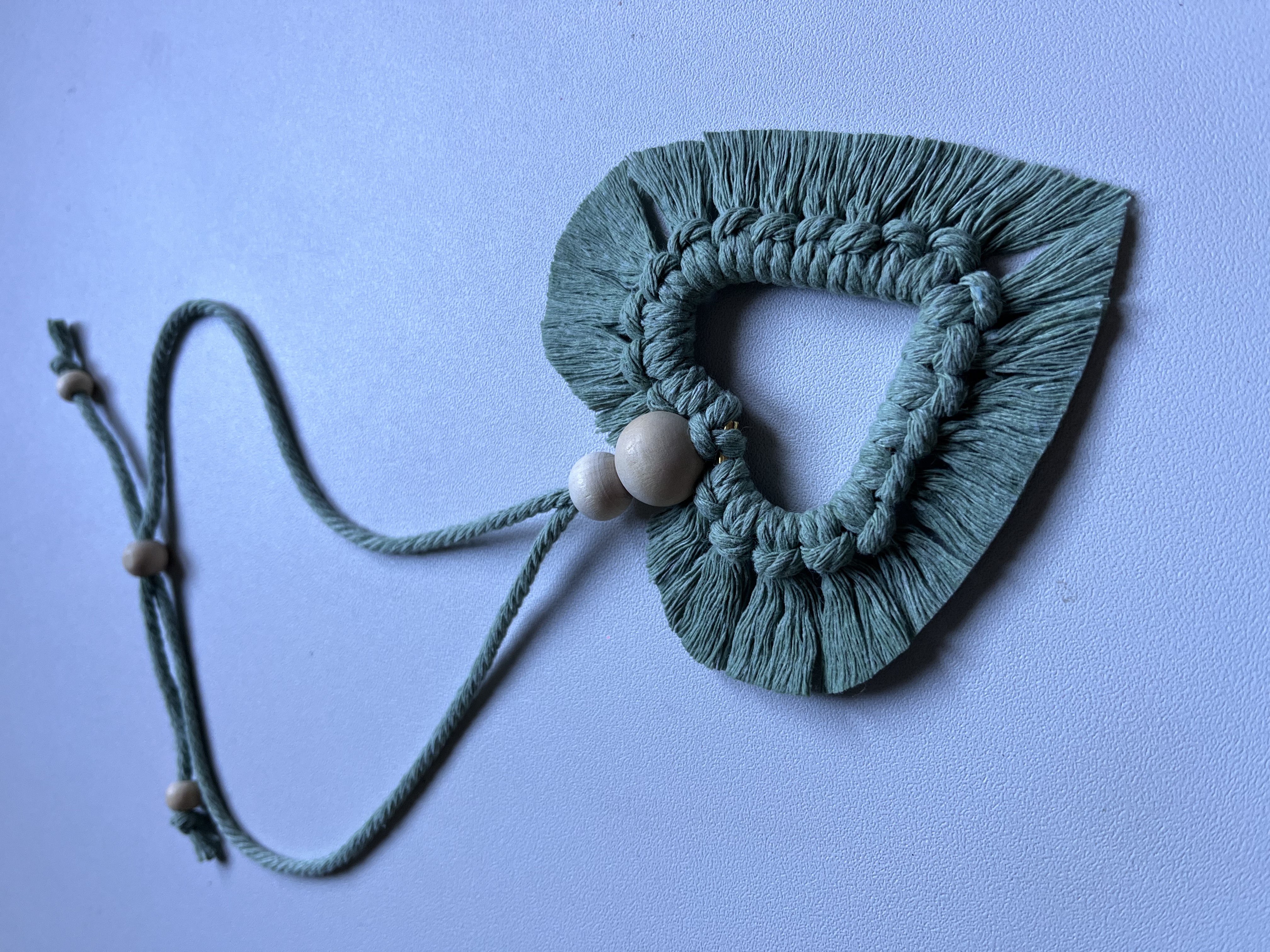 Pendentif pour rétroviseur en macramé Cœur