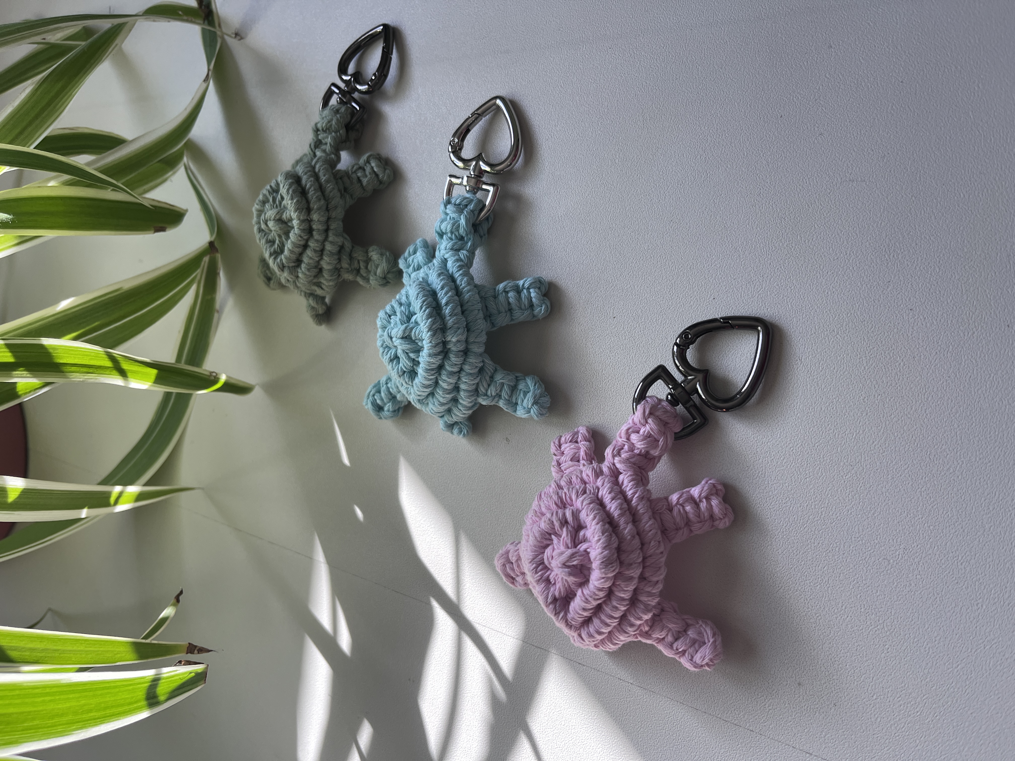 Porte-clés tortue en macramé