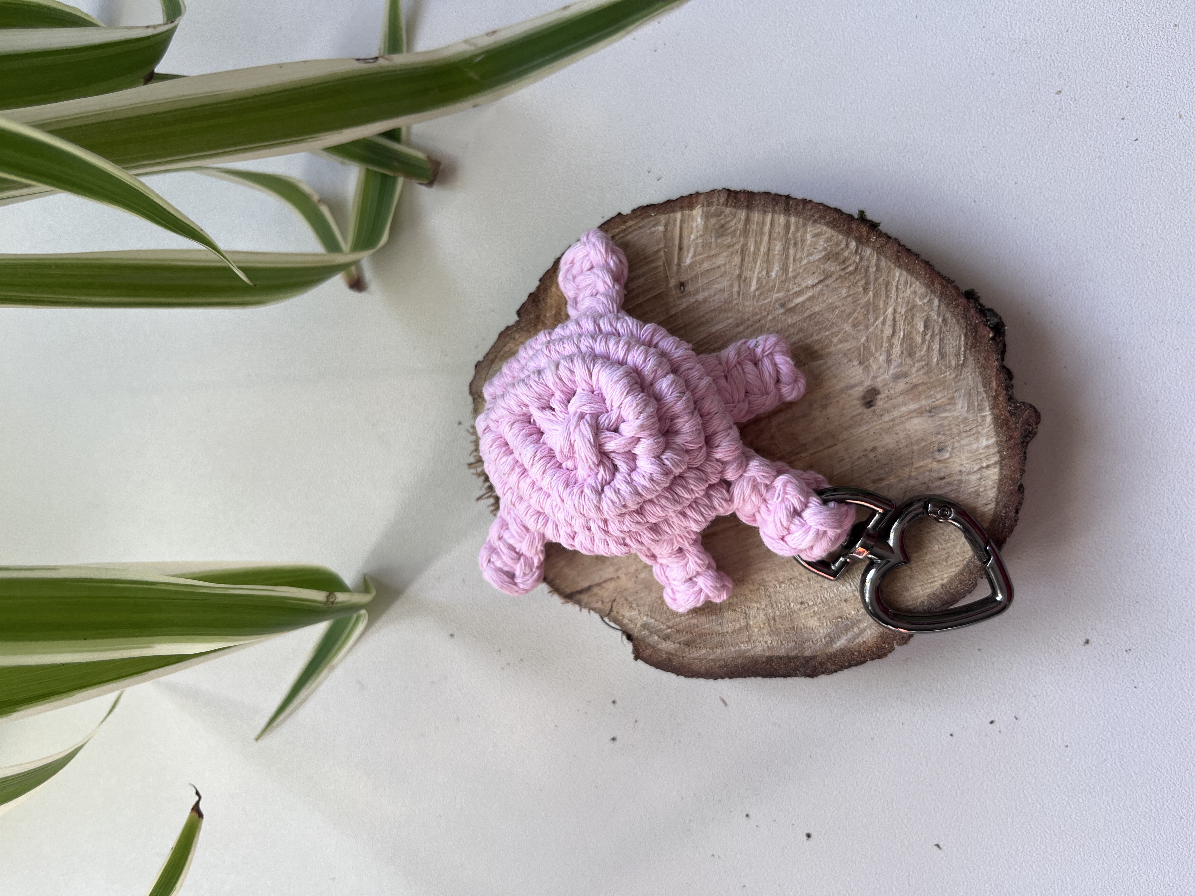 Porte-clés tortue en macramé