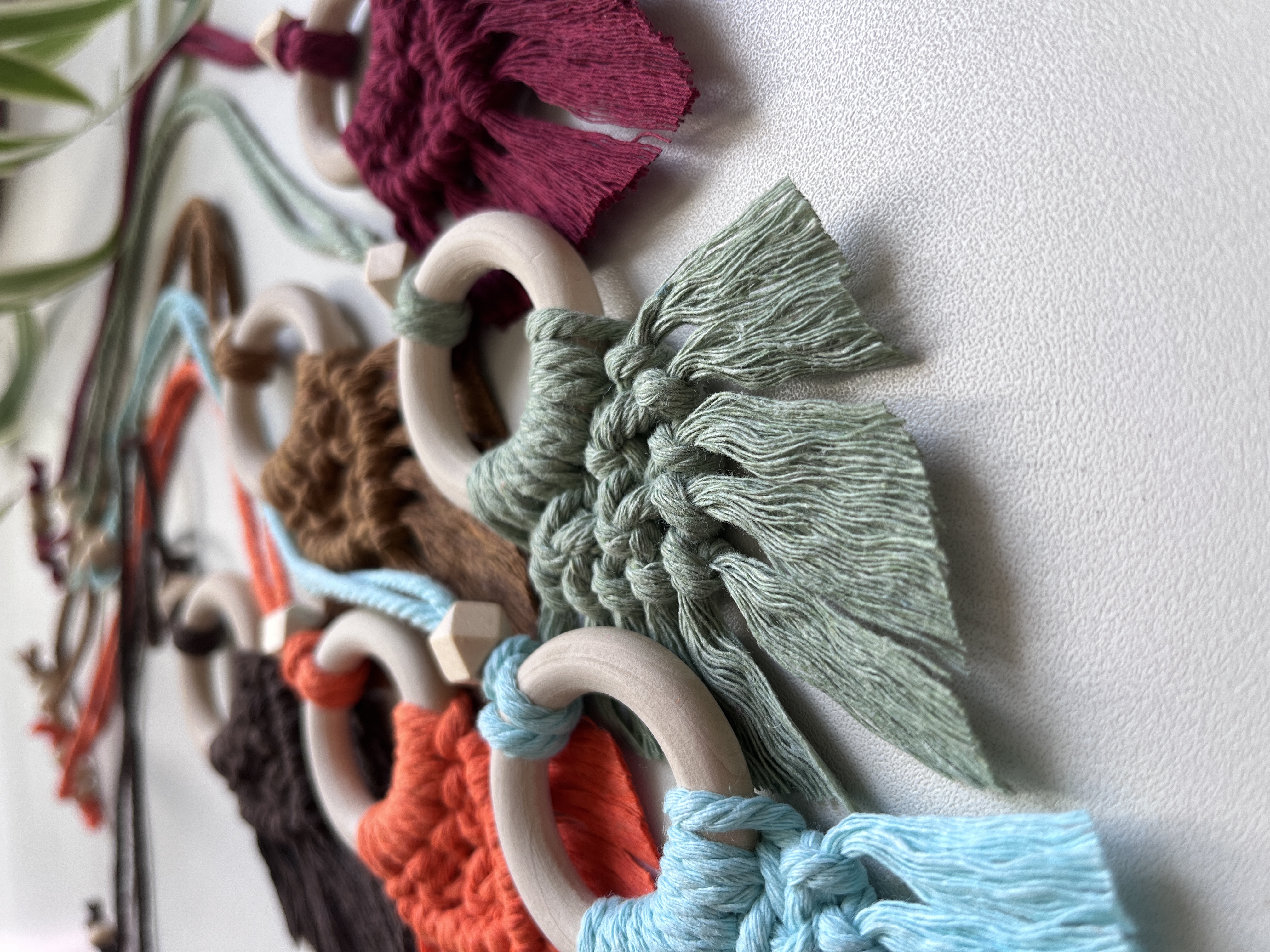 Décoration pour voiture en macramé 