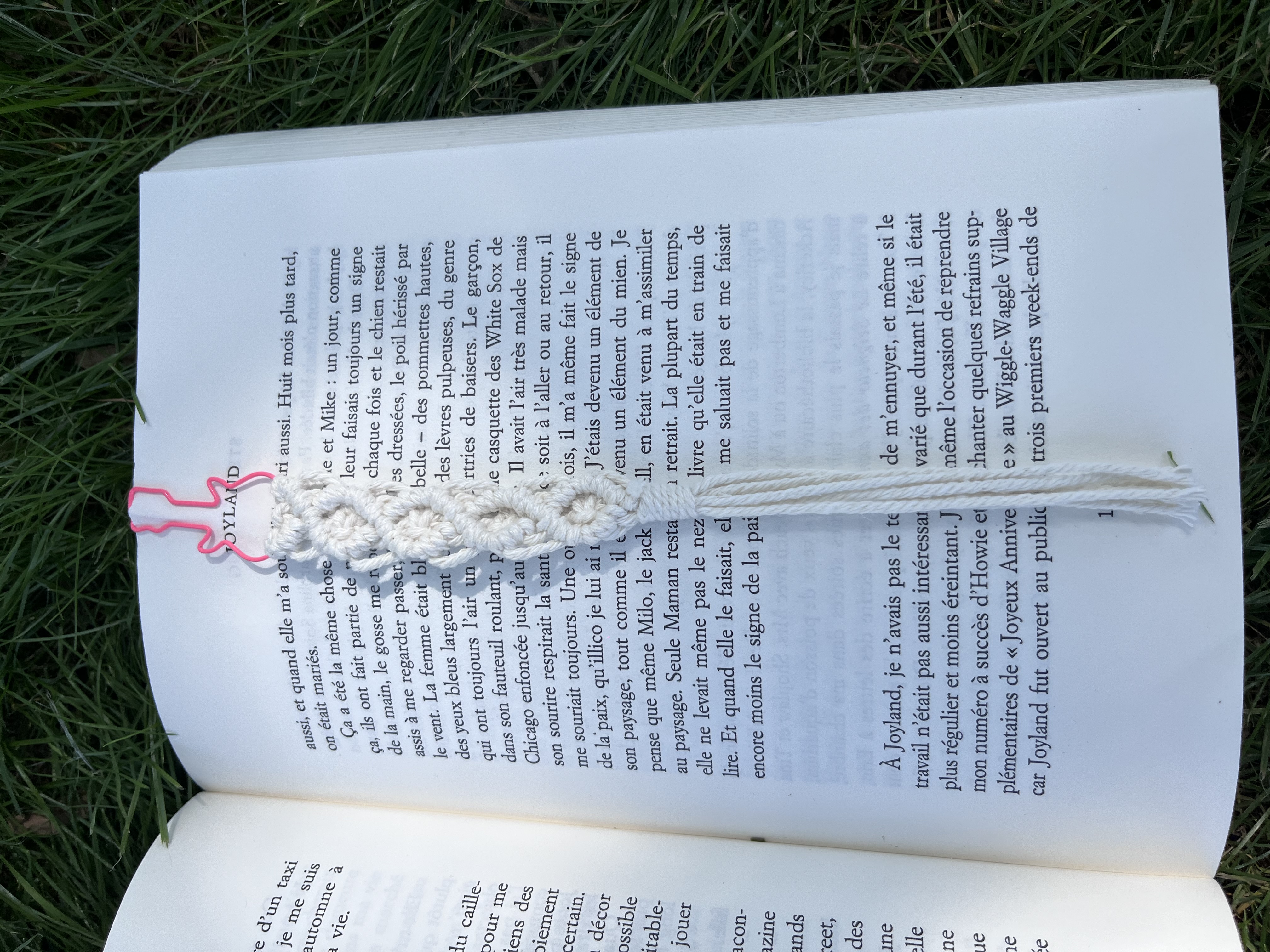 Marque-page en macramé motif guitare
