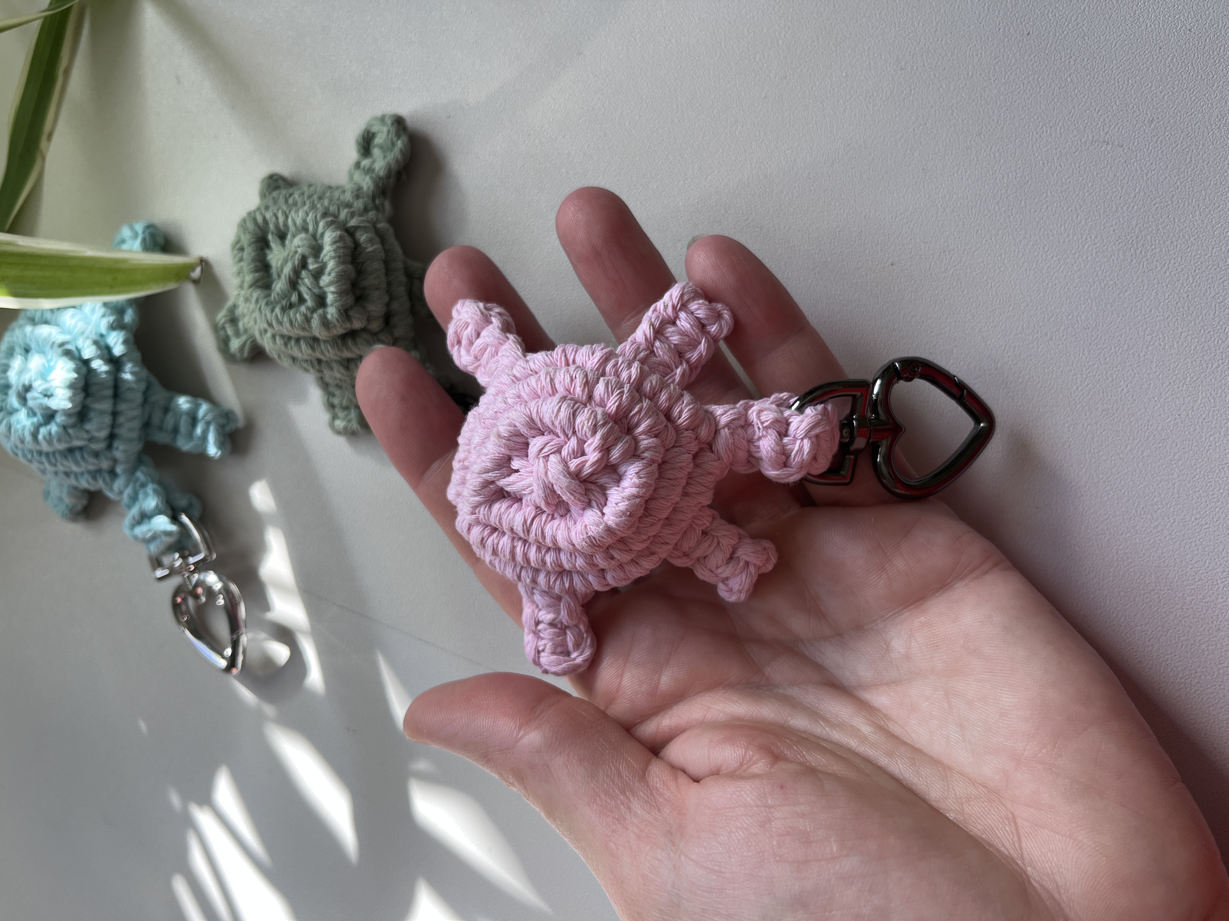 Porte-clés tortue en macramé