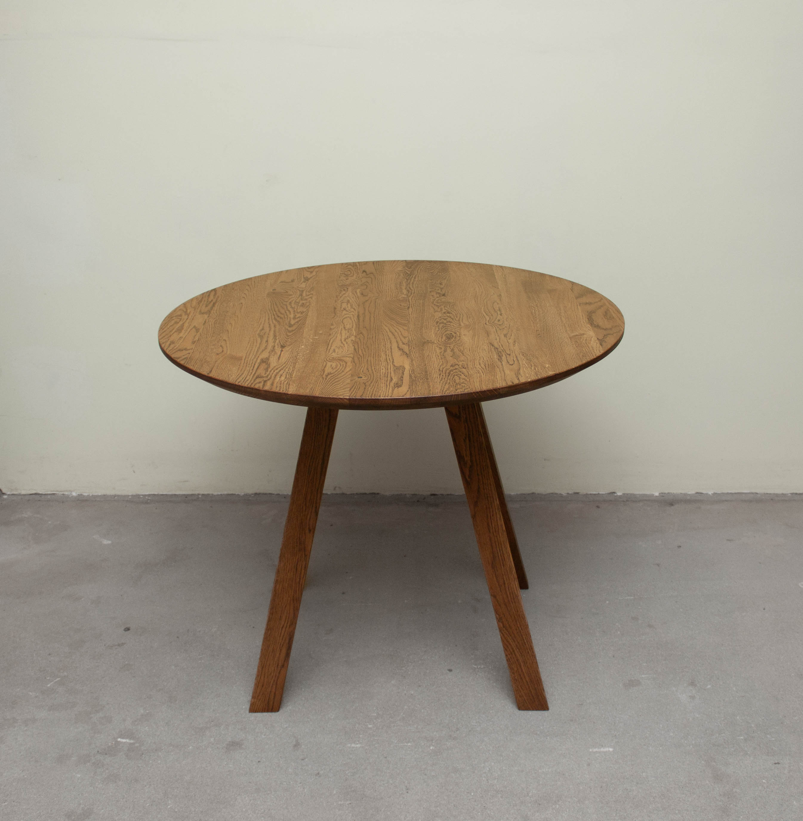 APVALUS ĄŽUOLINIS STALIUKAS