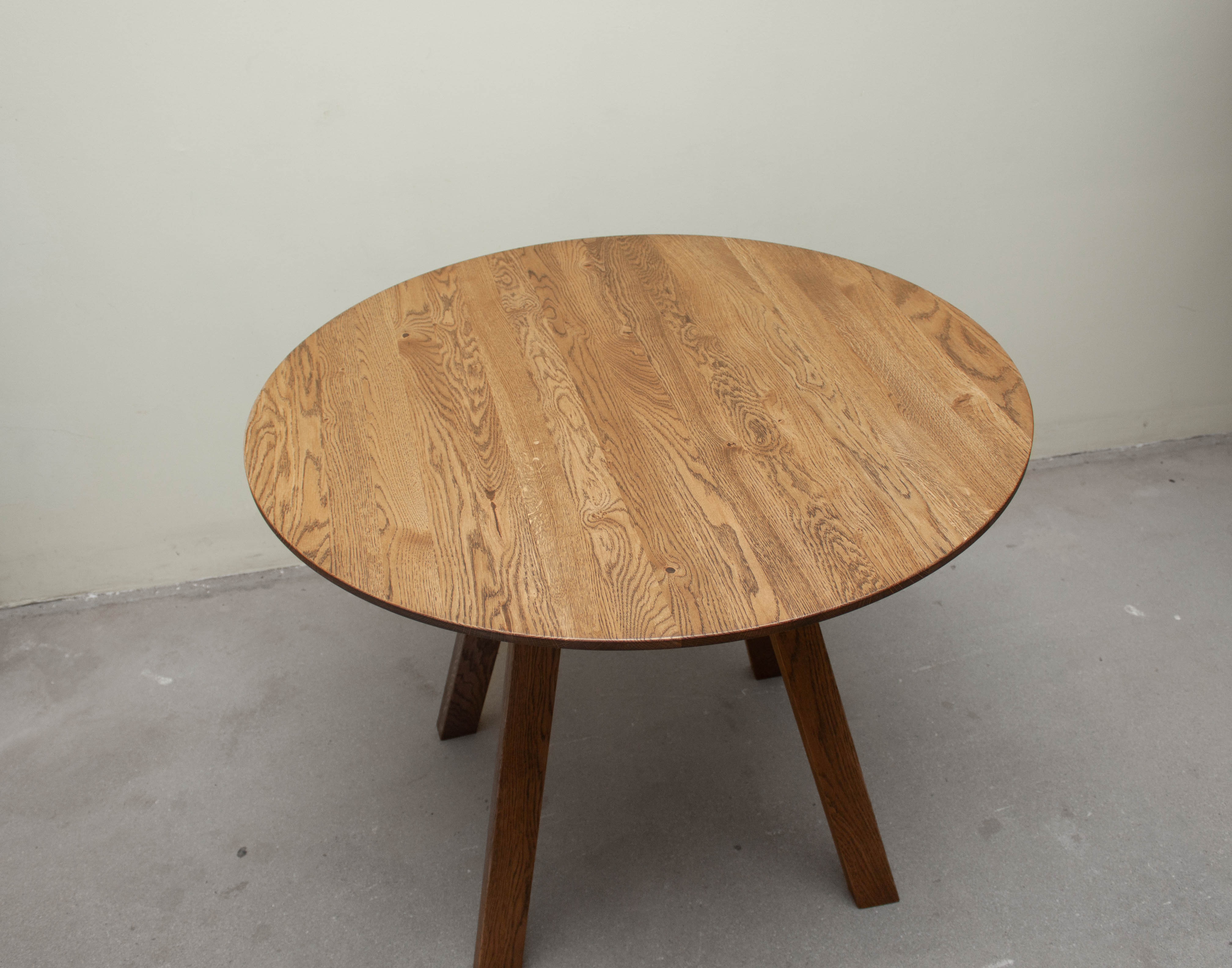 APVALUS ĄŽUOLINIS STALIUKAS