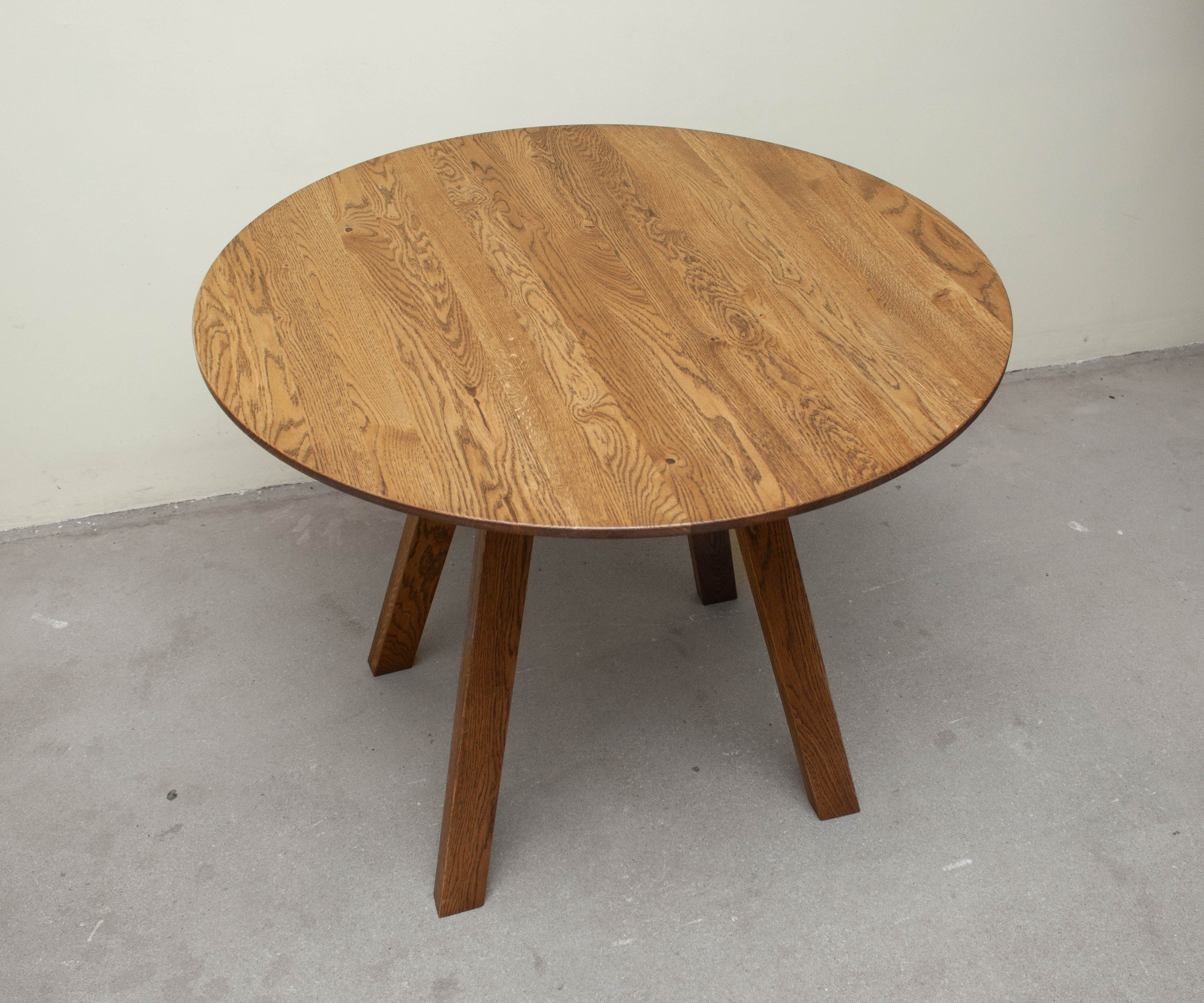 APVALUS ĄŽUOLINIS STALIUKAS