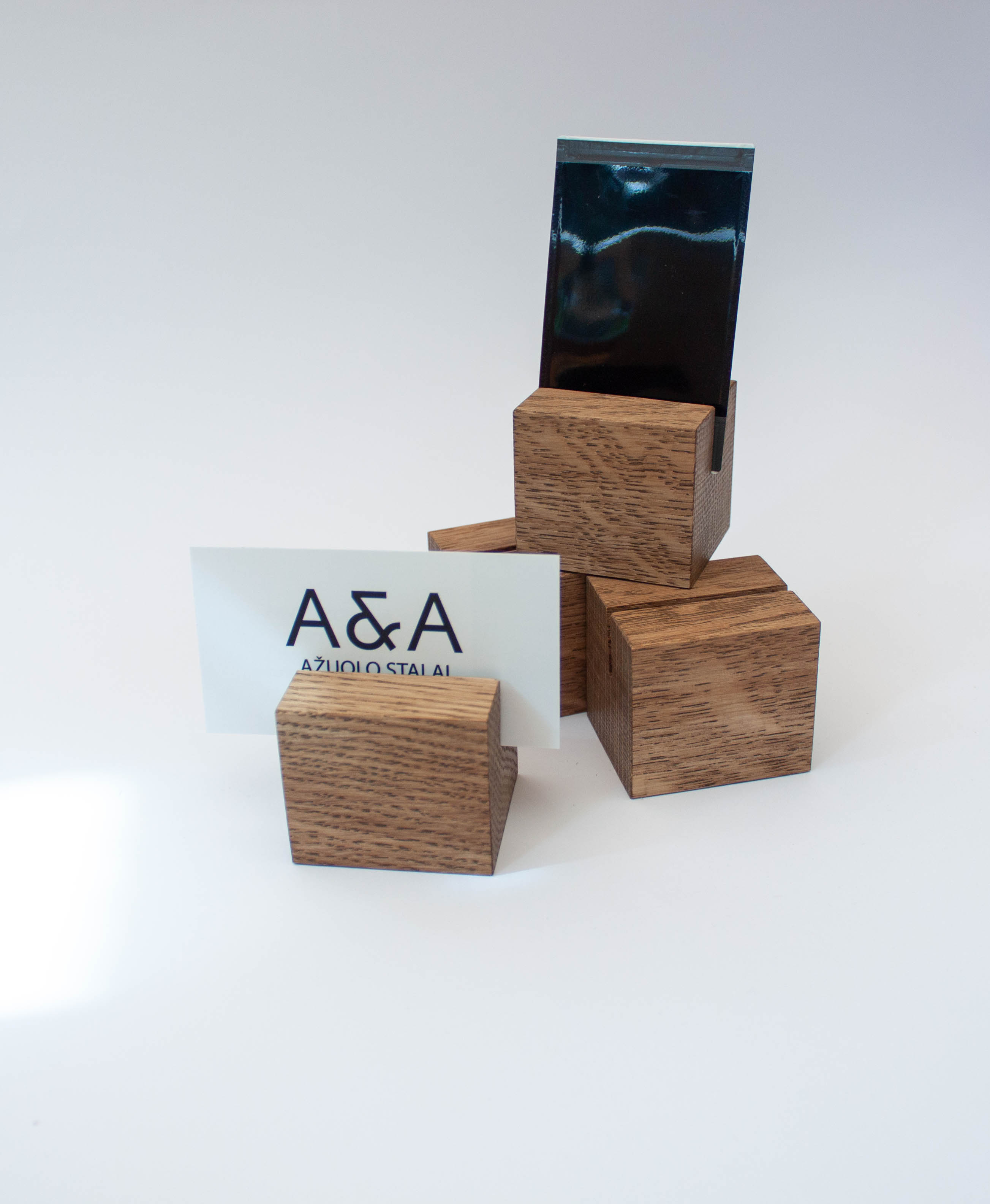 ĄŽUOLINIS KORTELIŲ LAIKIKLIS