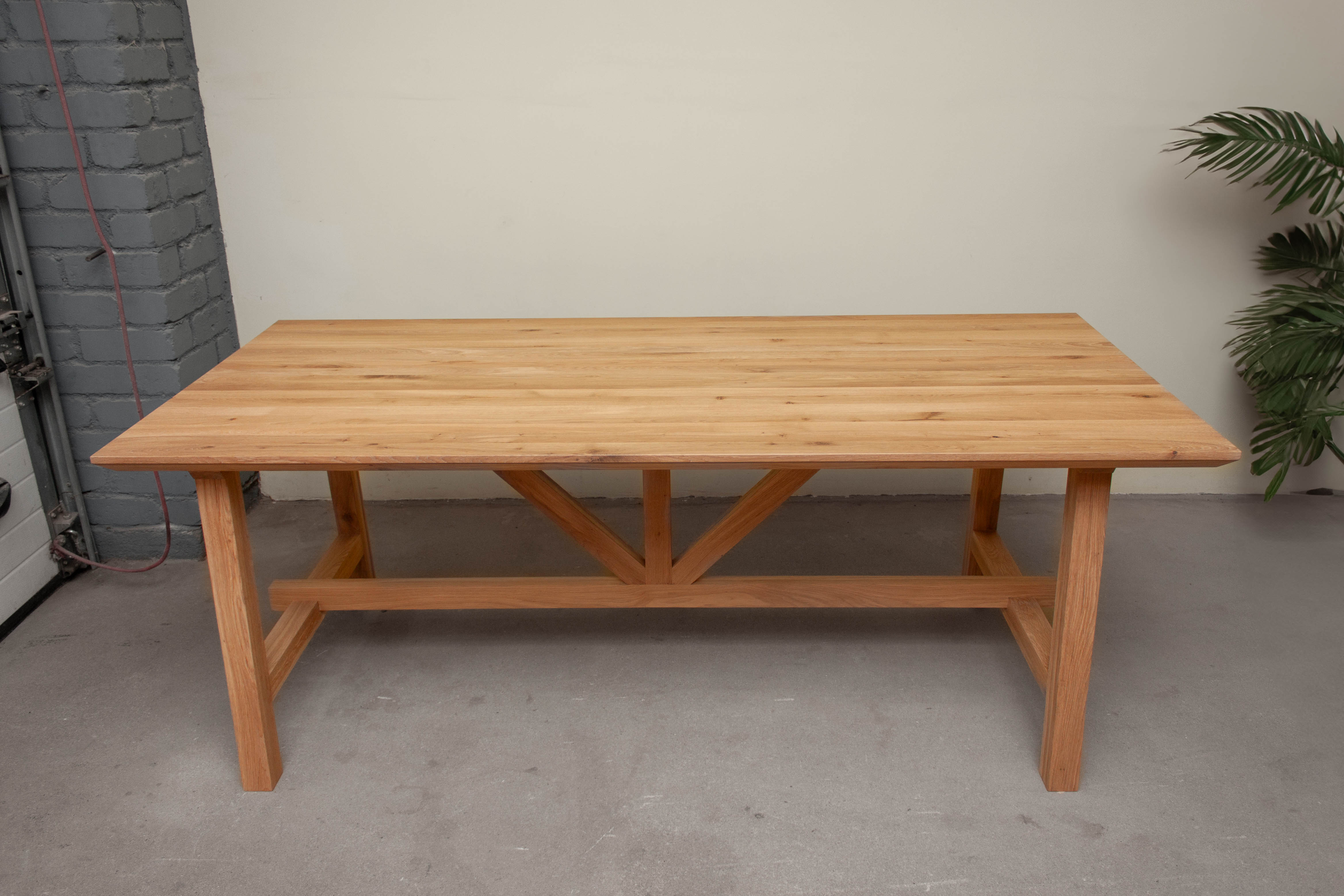 ĄŽUOLO MASYVO STALAS