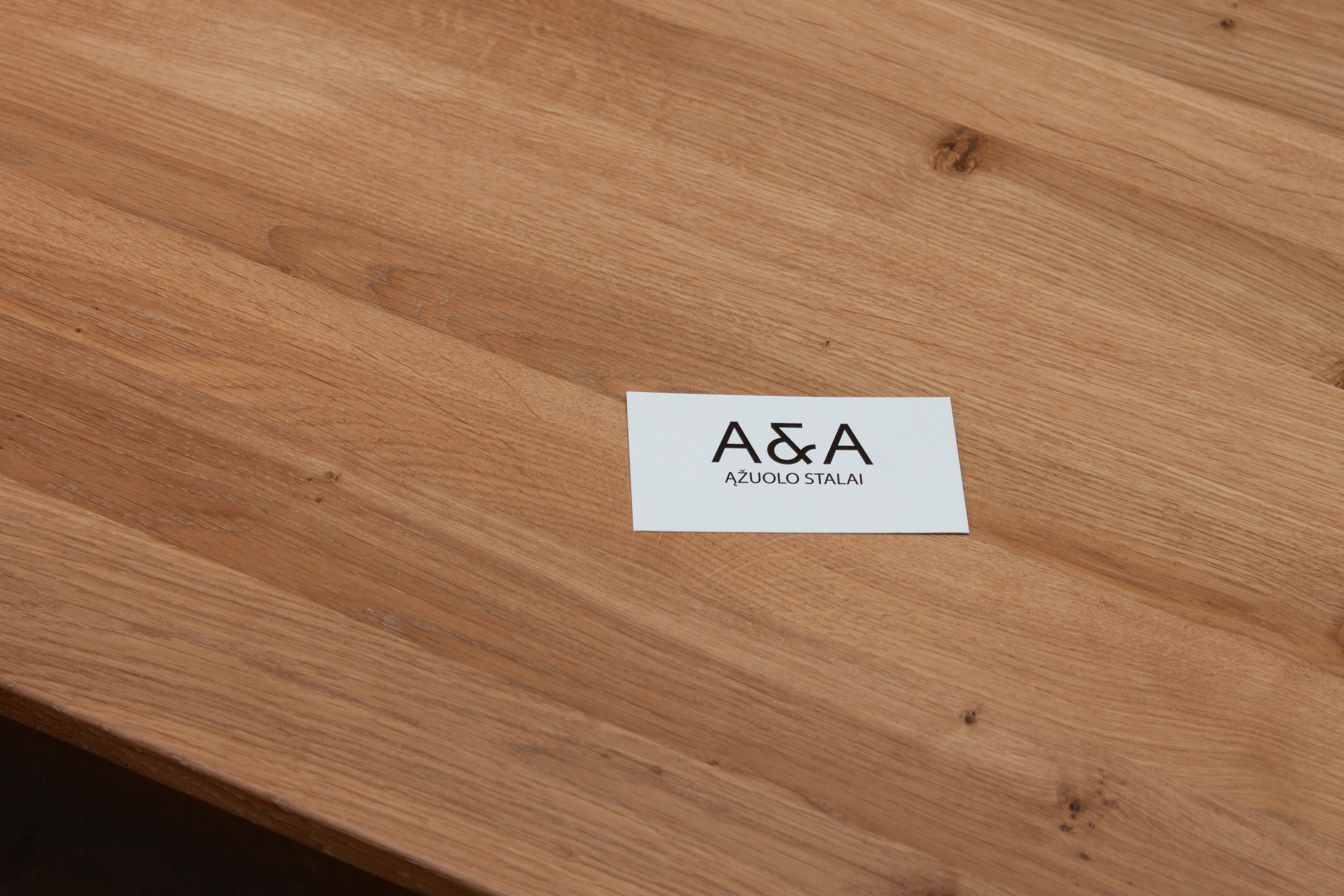 ĄŽUOLO MASYVO STALAS