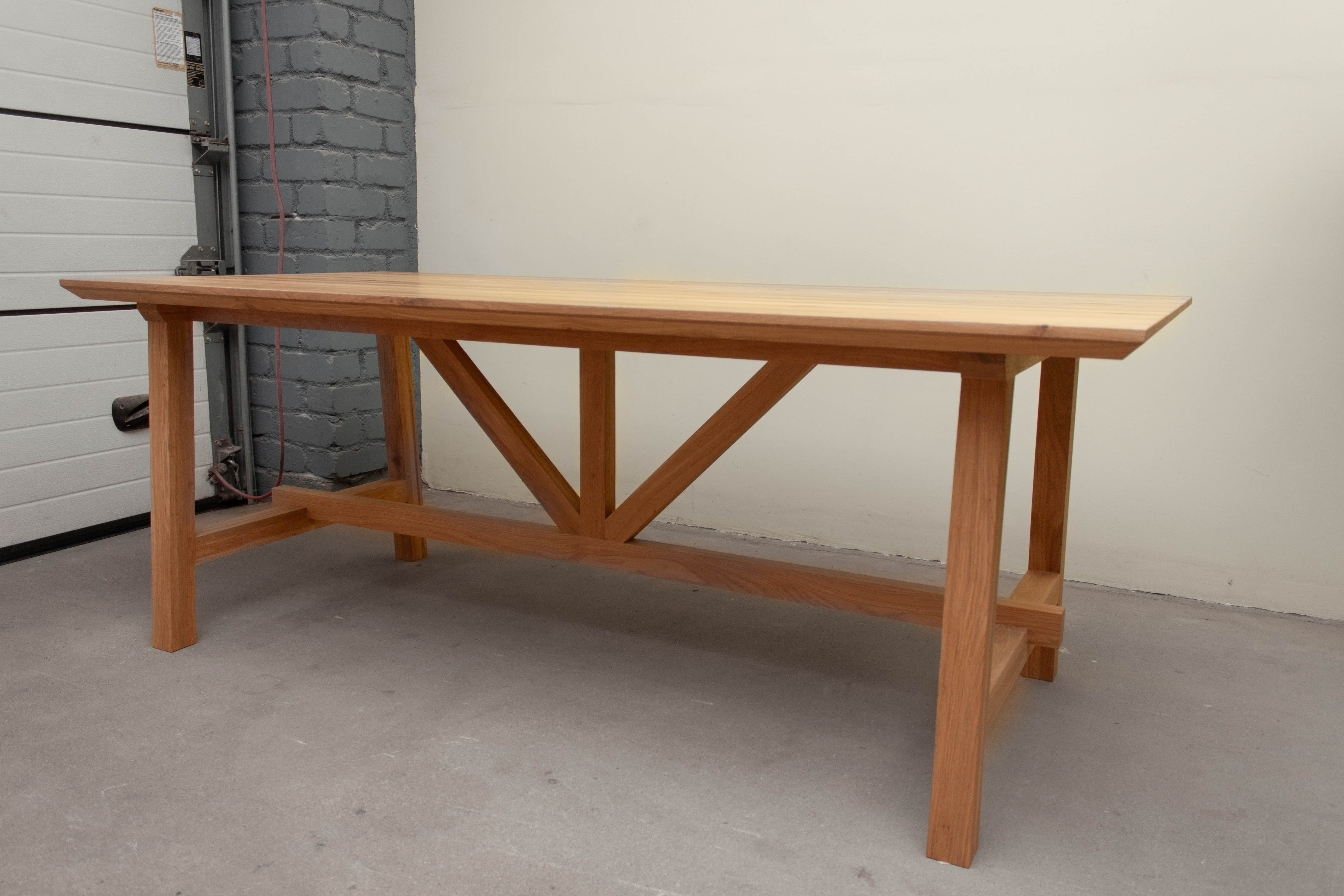 ĄŽUOLO MASYVO STALAS