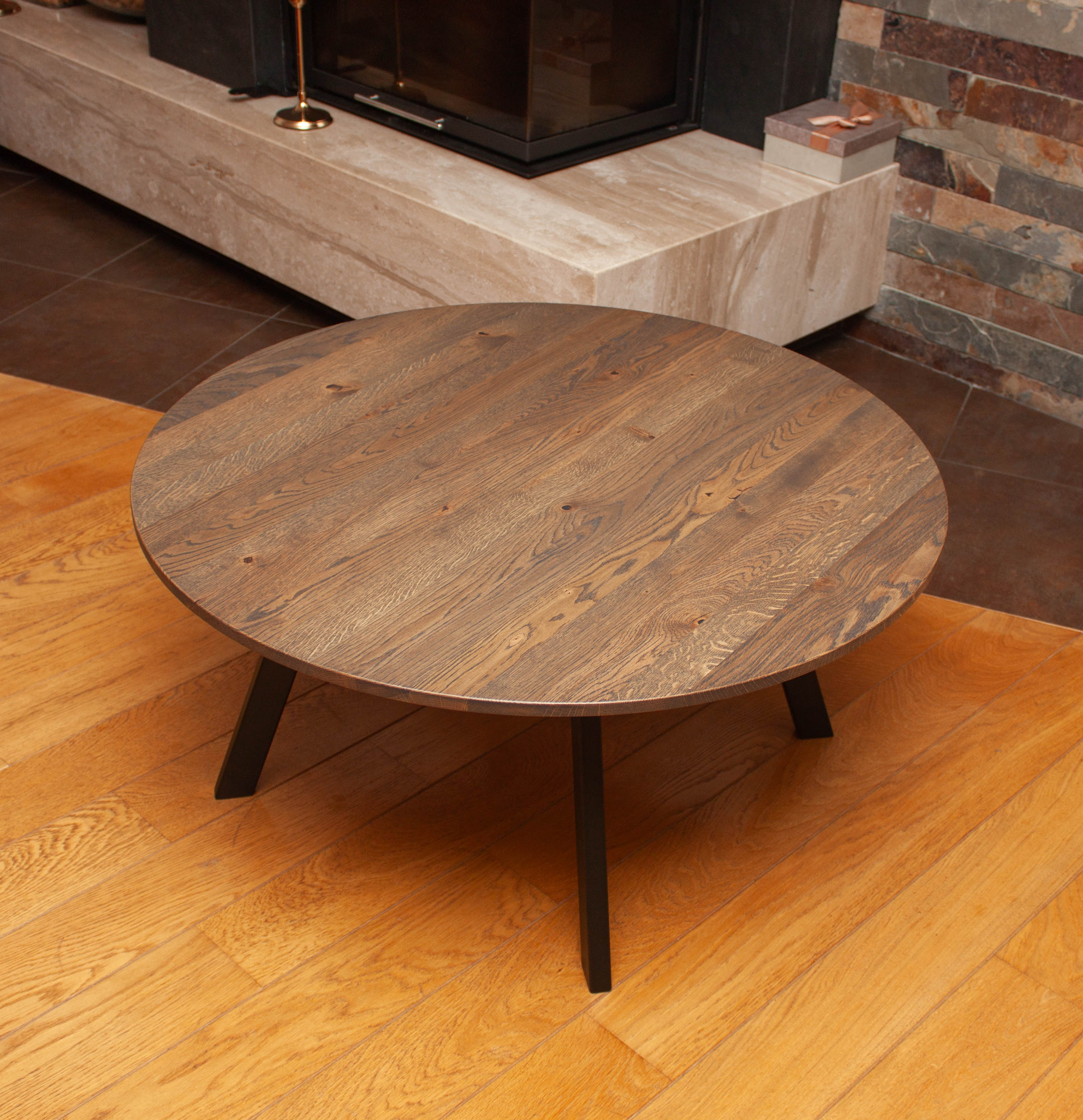 ĄŽUOLINIS APVALUS KAVOS STALIUKAS