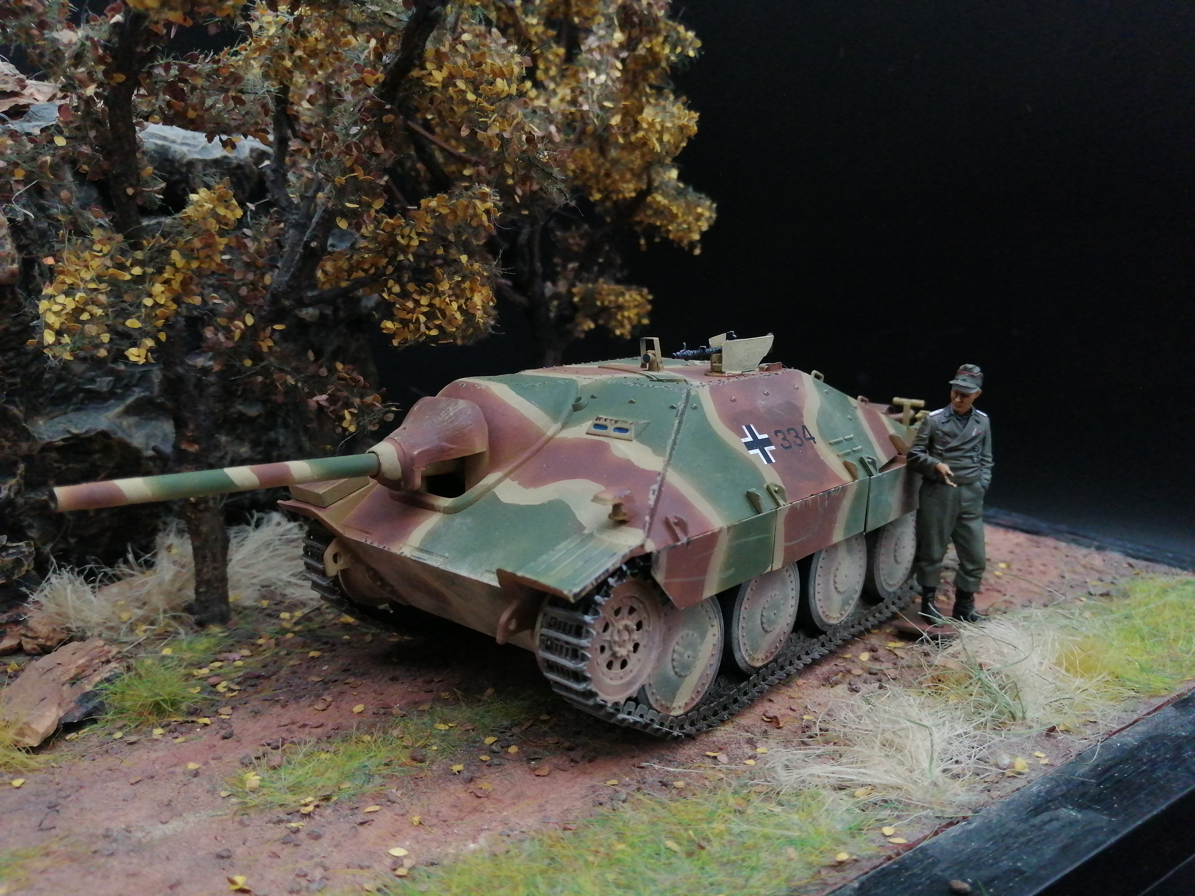 (Pre-Order)TAMIYA GERMAN TANK DESTROYER HETZER 1:35, Built & Painted