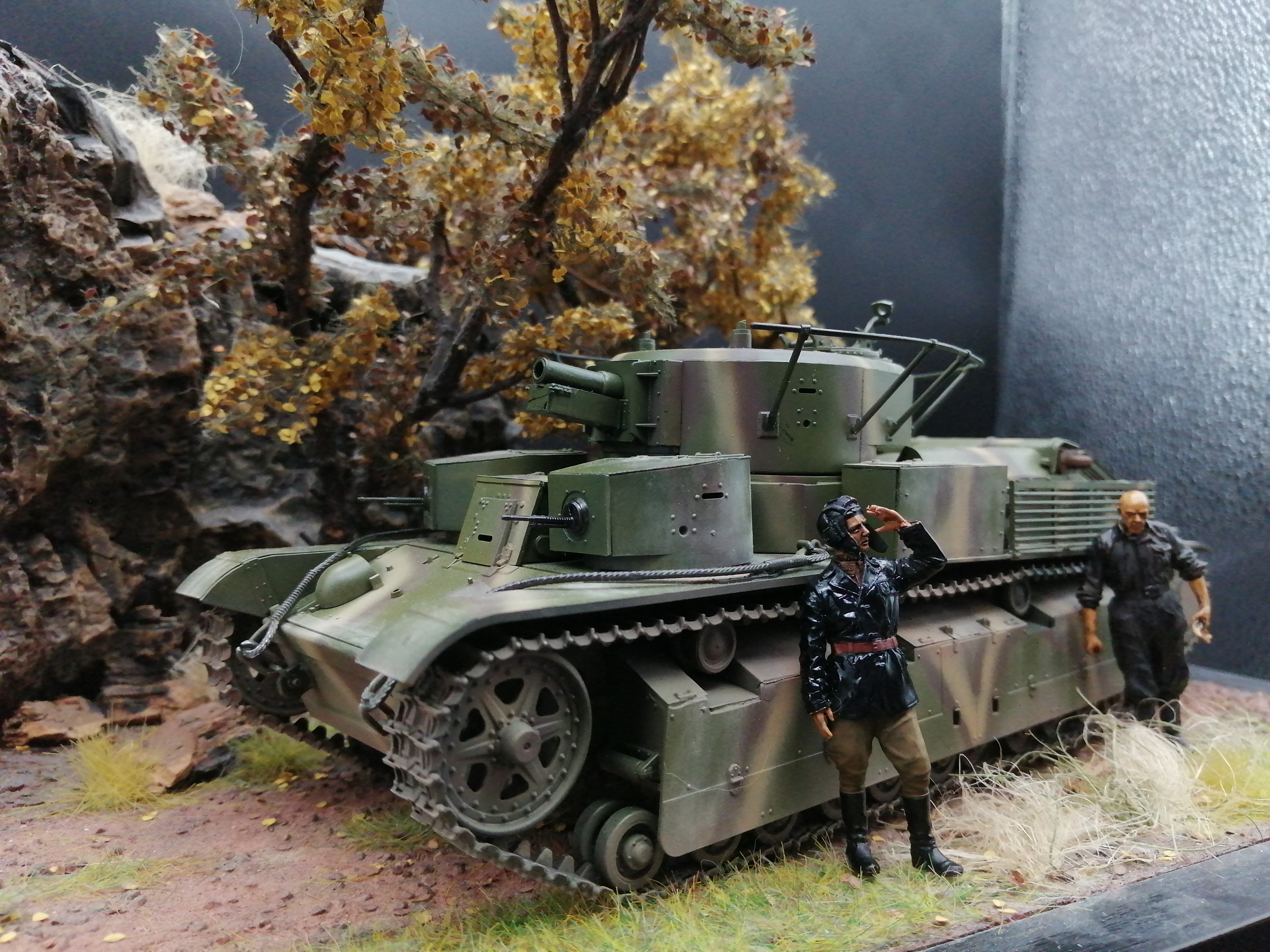 (Pre-Order) HobbyBoss  83851 Soviet T-28 Medium Tank (Early) 1:35 Built & Painted