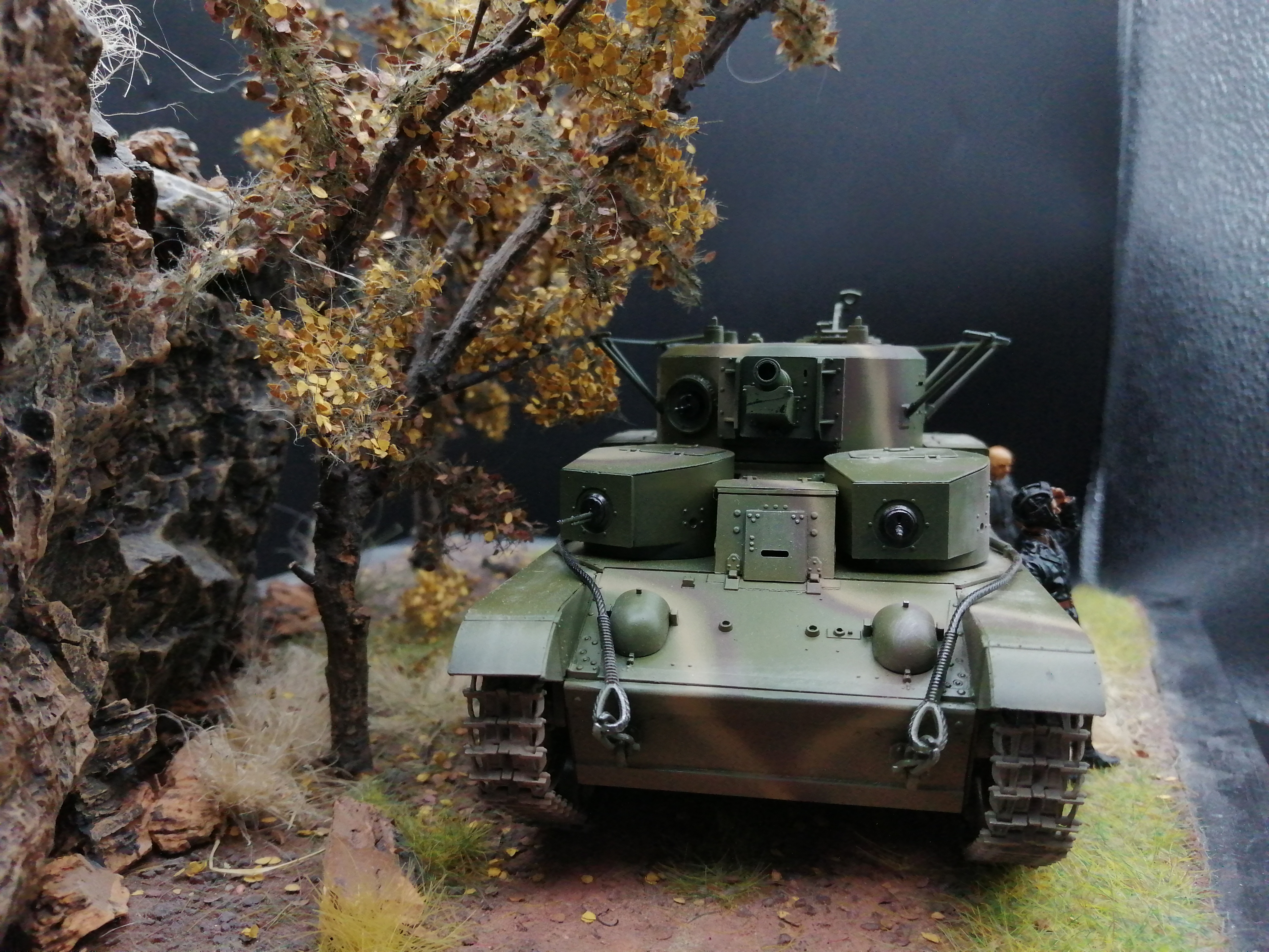 (Pre-Order) HobbyBoss  83851 Soviet T-28 Medium Tank (Early) 1:35 Built & Painted