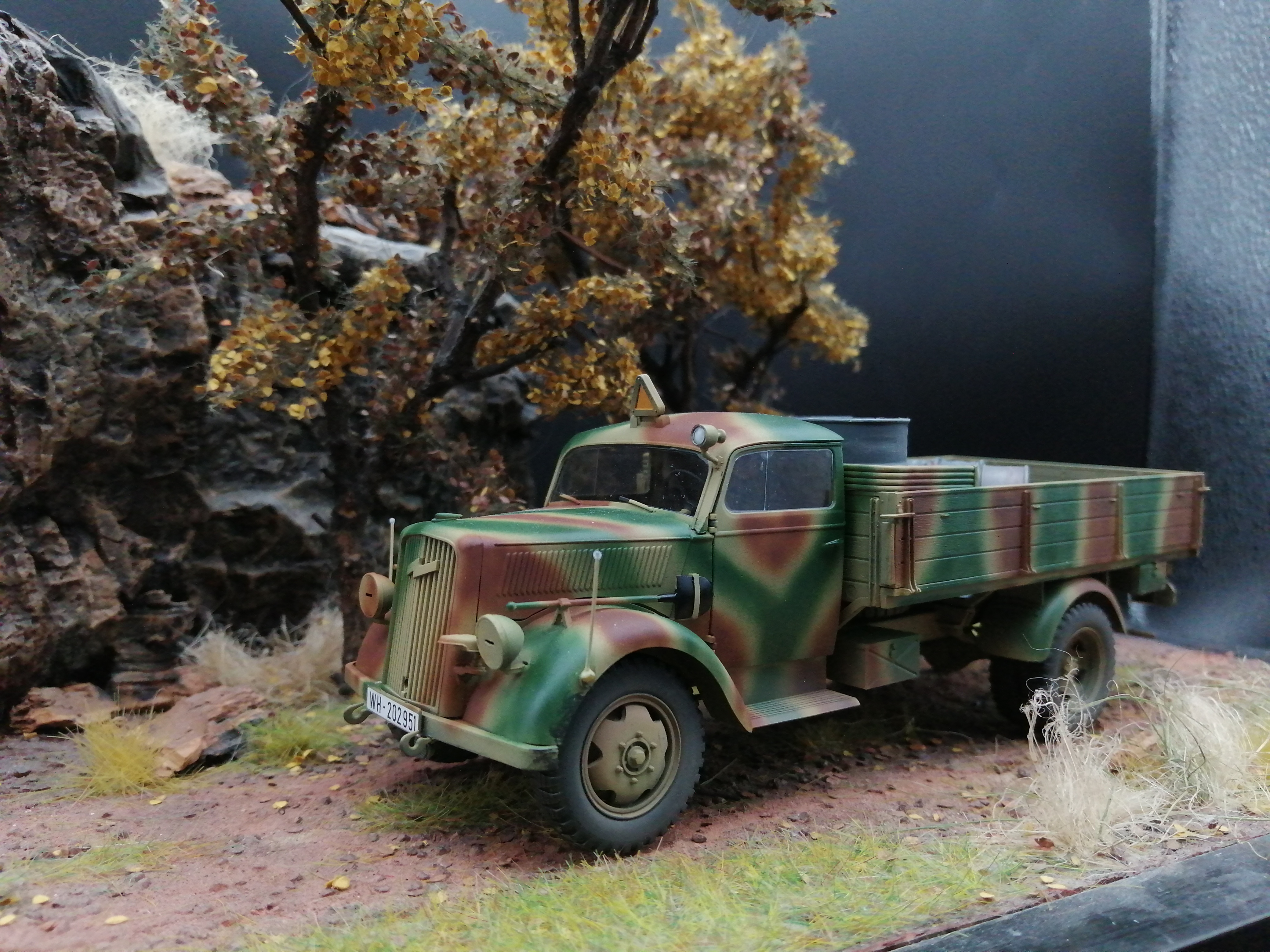 (Pre-Order) Italeri  216 Kfz. 305 Opel Blitz 1:35 Built & Painted