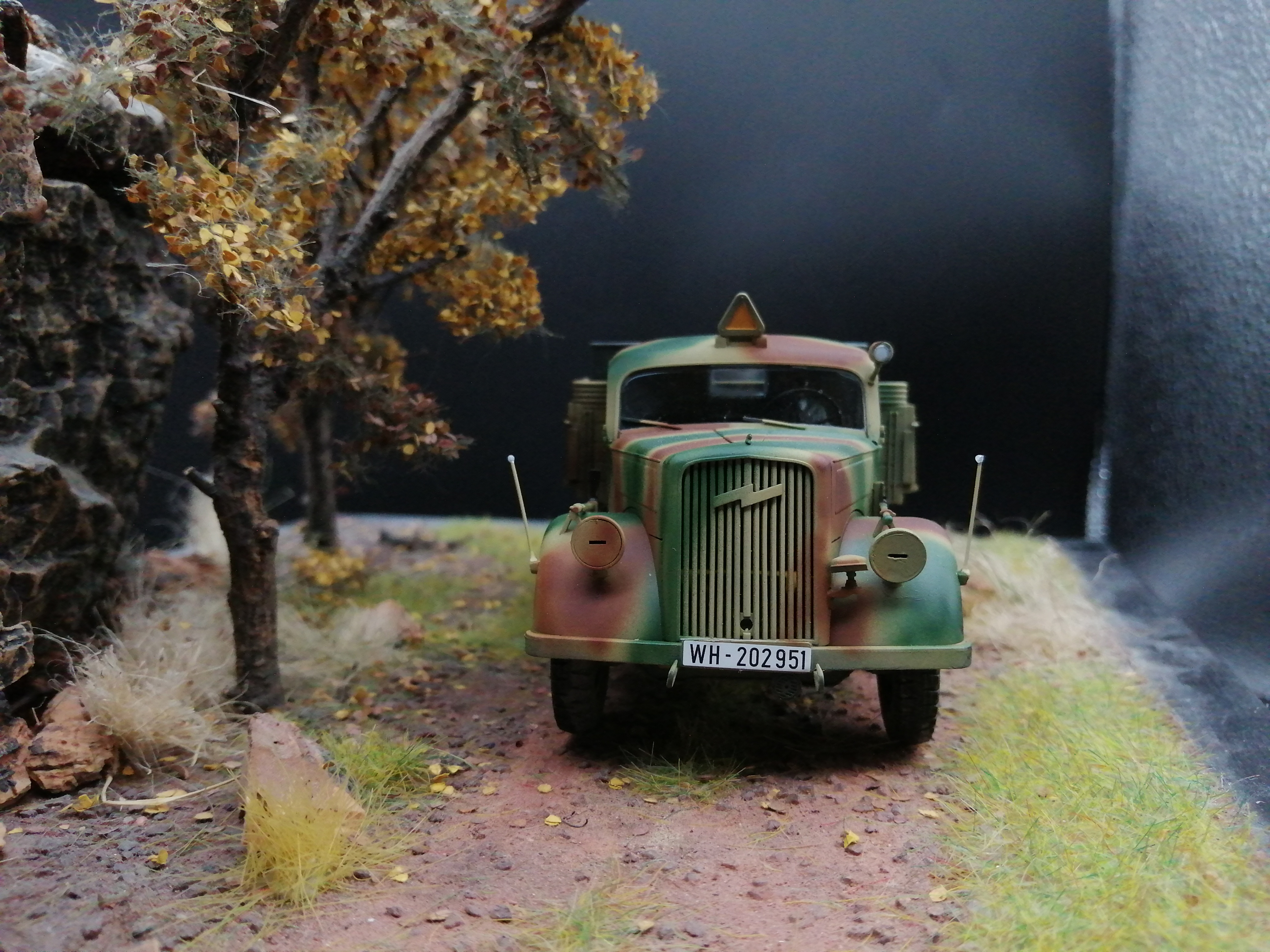 (Pre-Order) Italeri  216 Kfz. 305 Opel Blitz 1:35 Built & Painted