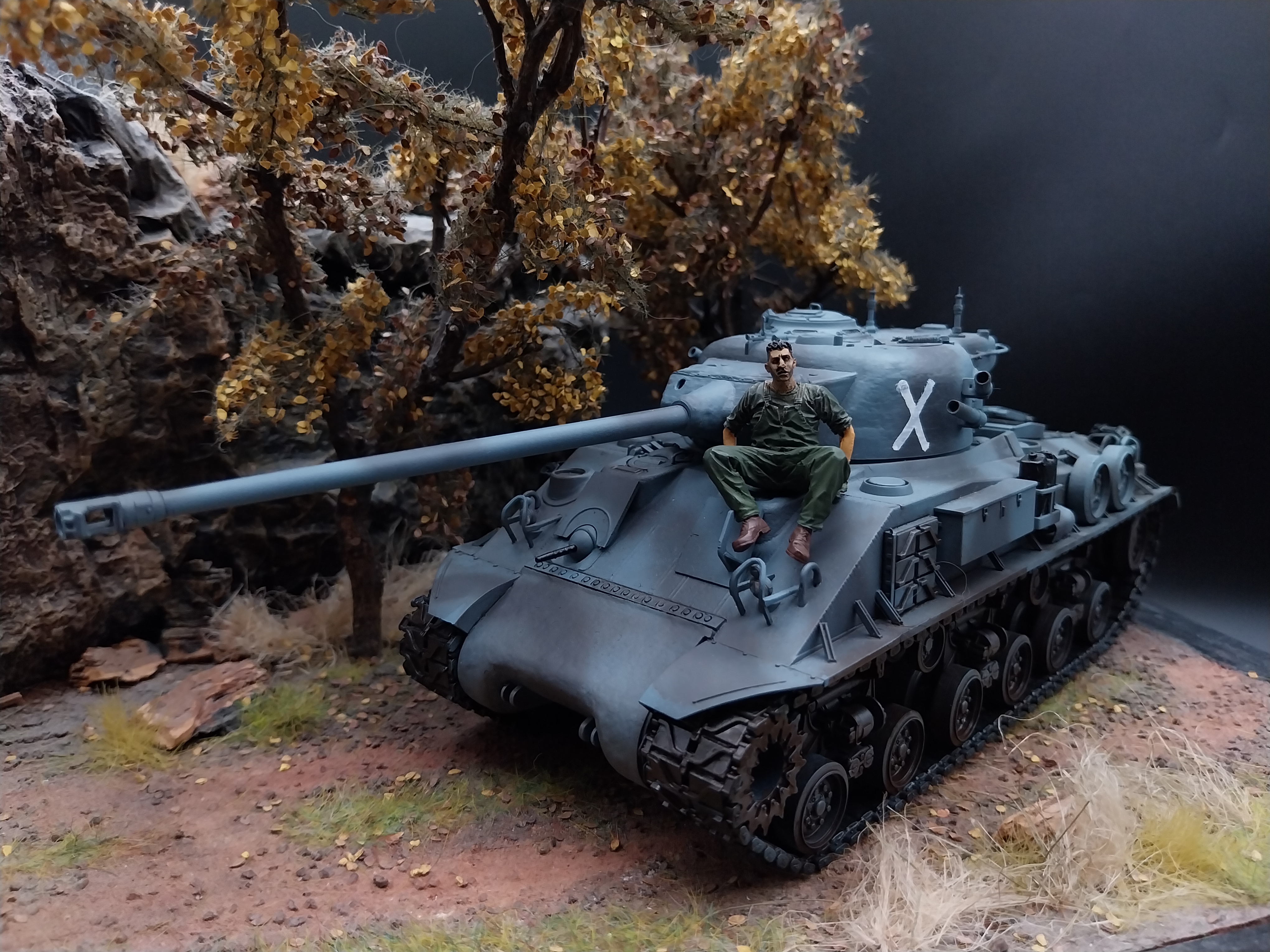 Dragon 3528 M-50 SUPER SHERMAN late version 1:35 Built & Painted