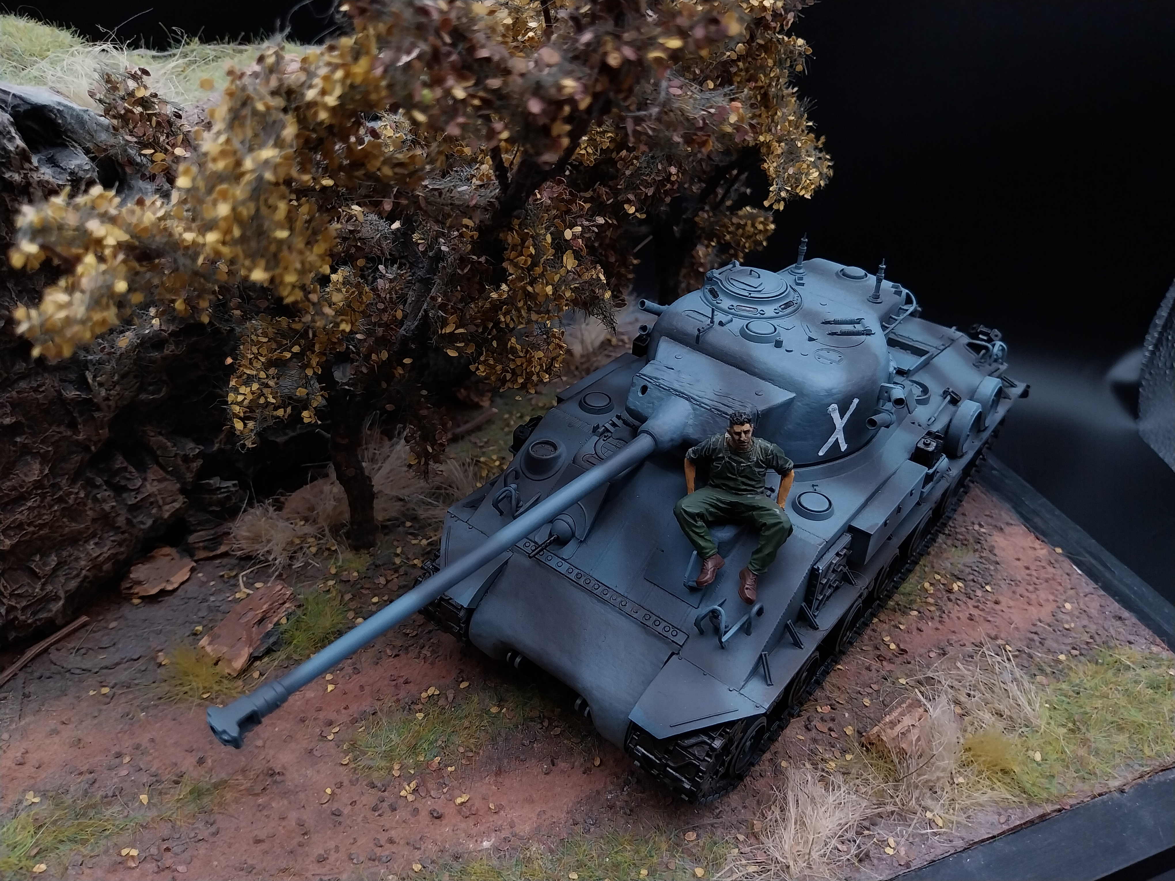 Dragon 3528 M-50 SUPER SHERMAN late version 1:35 Built & Painted