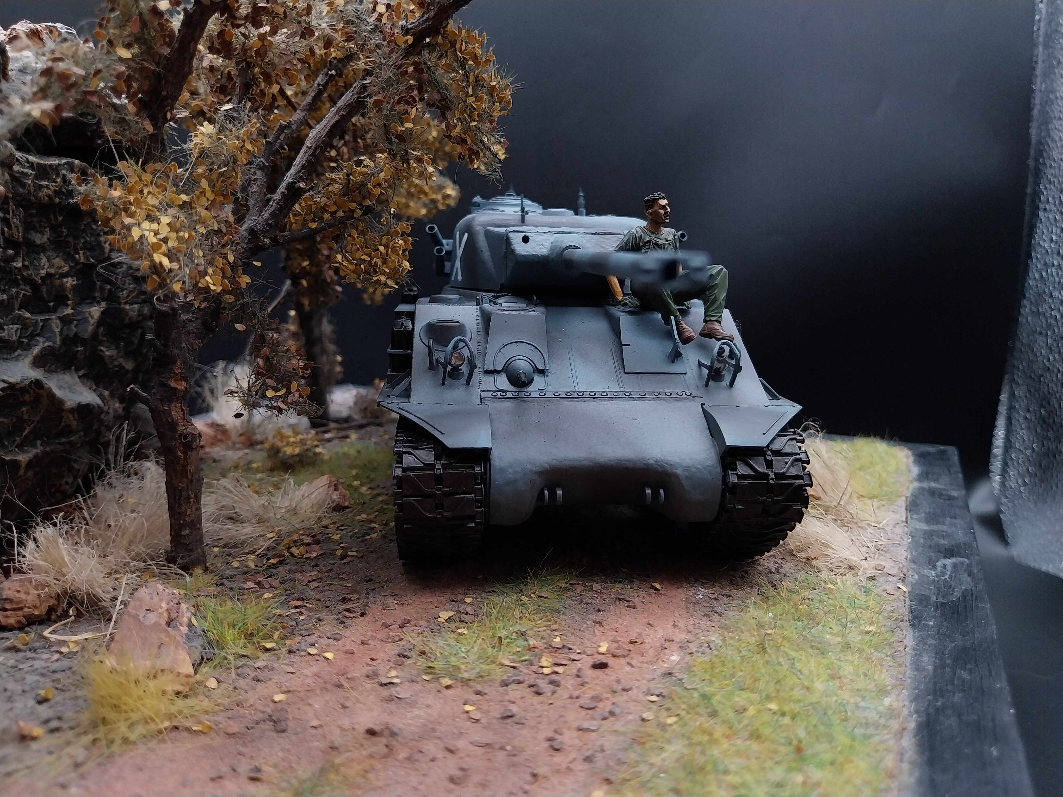 Dragon 3528 M-50 SUPER SHERMAN late version 1:35 Built & Painted