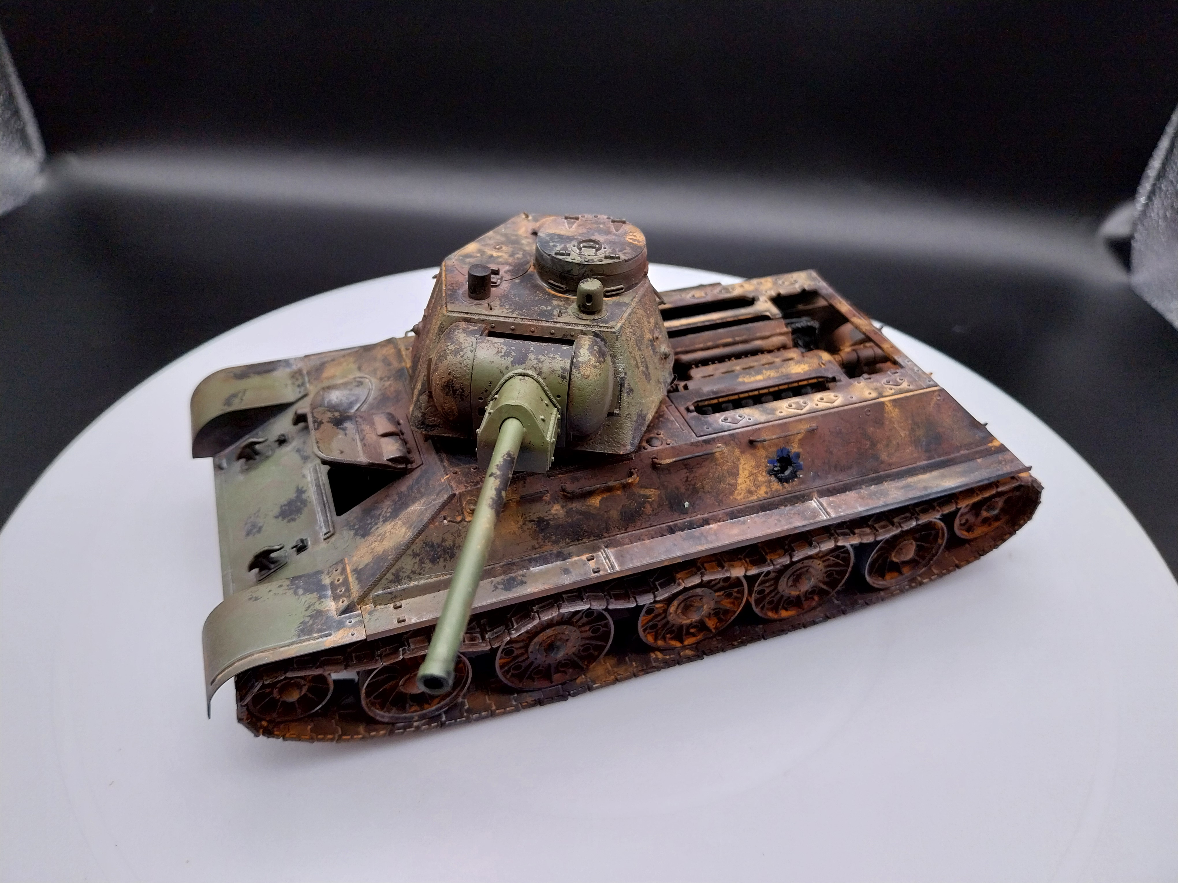 (Pre-Order) ICM - T-34/76 Shot down and burned Russian tank 1:35 Built & Painted