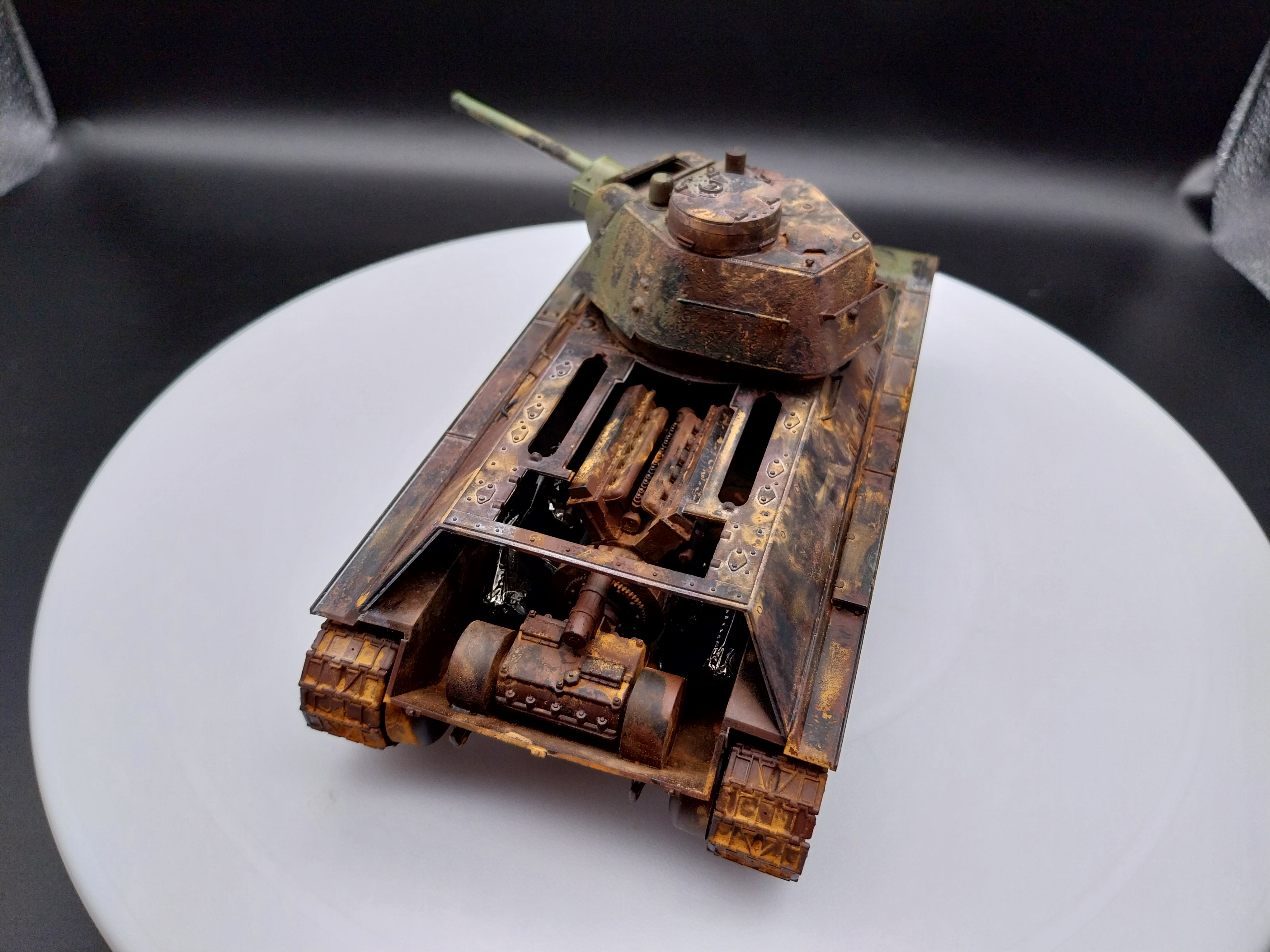 (Pre-Order) ICM - T-34/76 Shot down and burned Russian tank 1:35 Built & Painted