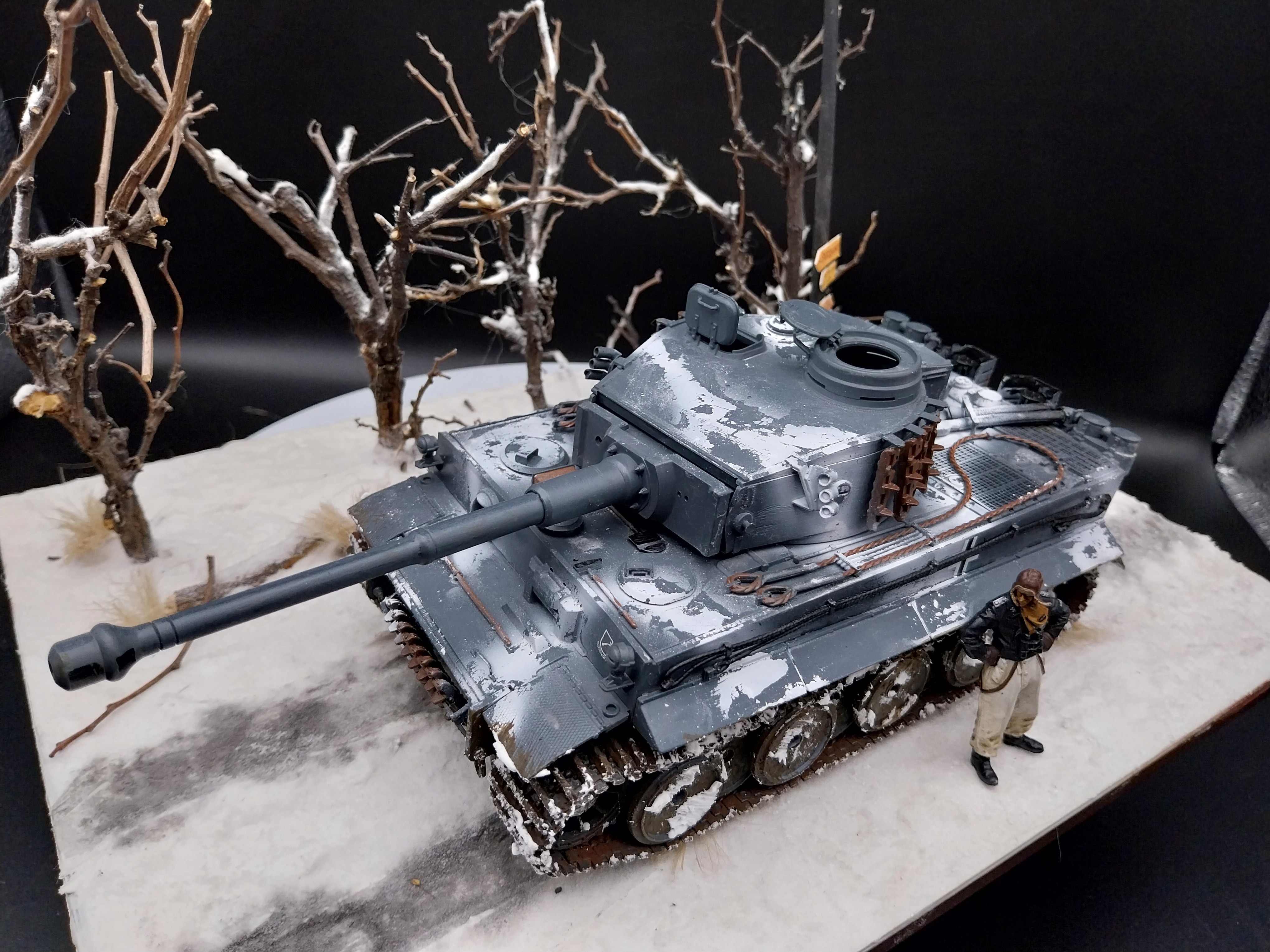 Italeri 0286 Tiger I Ausf. E/H 1, 1:35 Built & Painted German heavy tank with winter camo