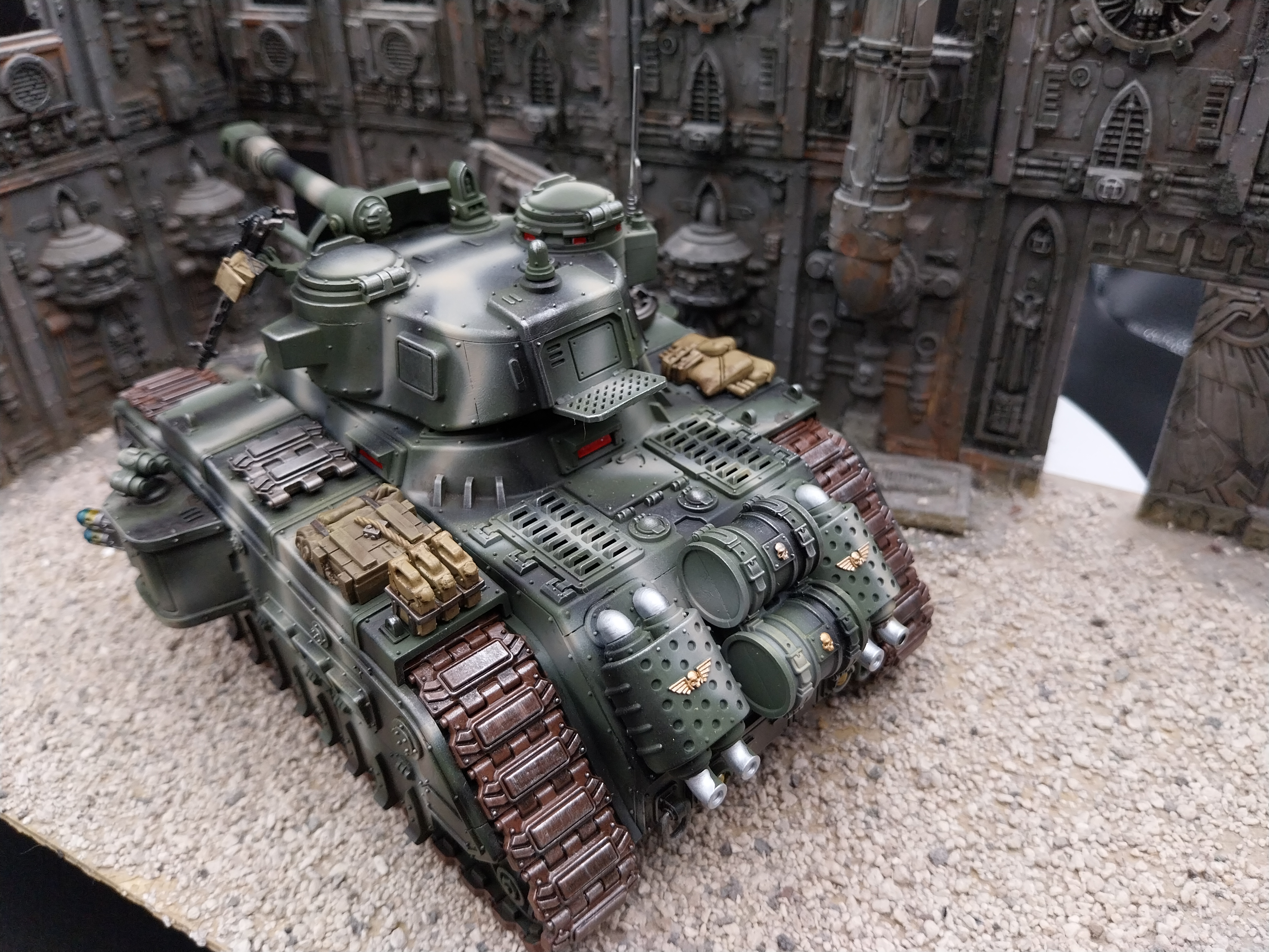 warhammer 40k Cadia Rogal Dorn Battle Tank with camo Built & Painted