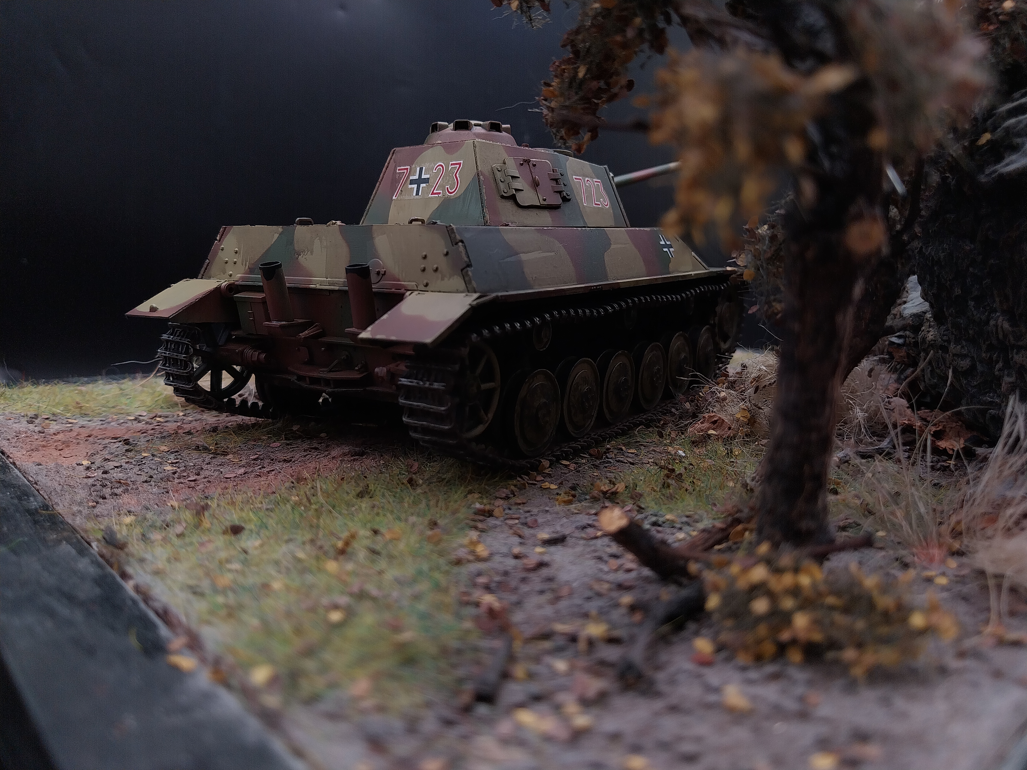 (Pre-Order) Hobby Boss 80150 German tank Pz. Kpfw. III/IV auf Einheitsfahrgestell built and painted