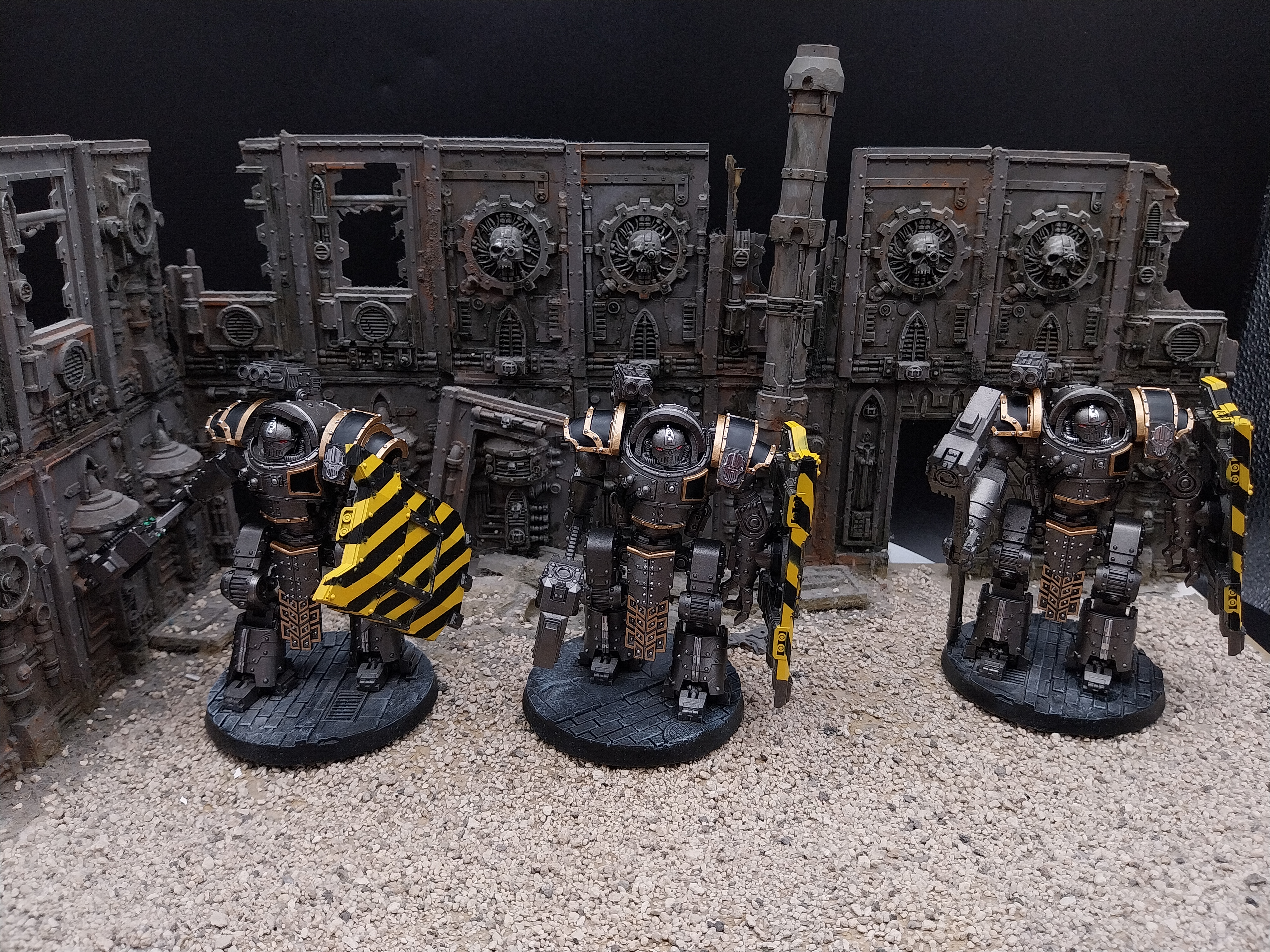 Pre-sale 3x ‘Iron Circle’ Domitar-Ferrum Class Battle-automata painted models