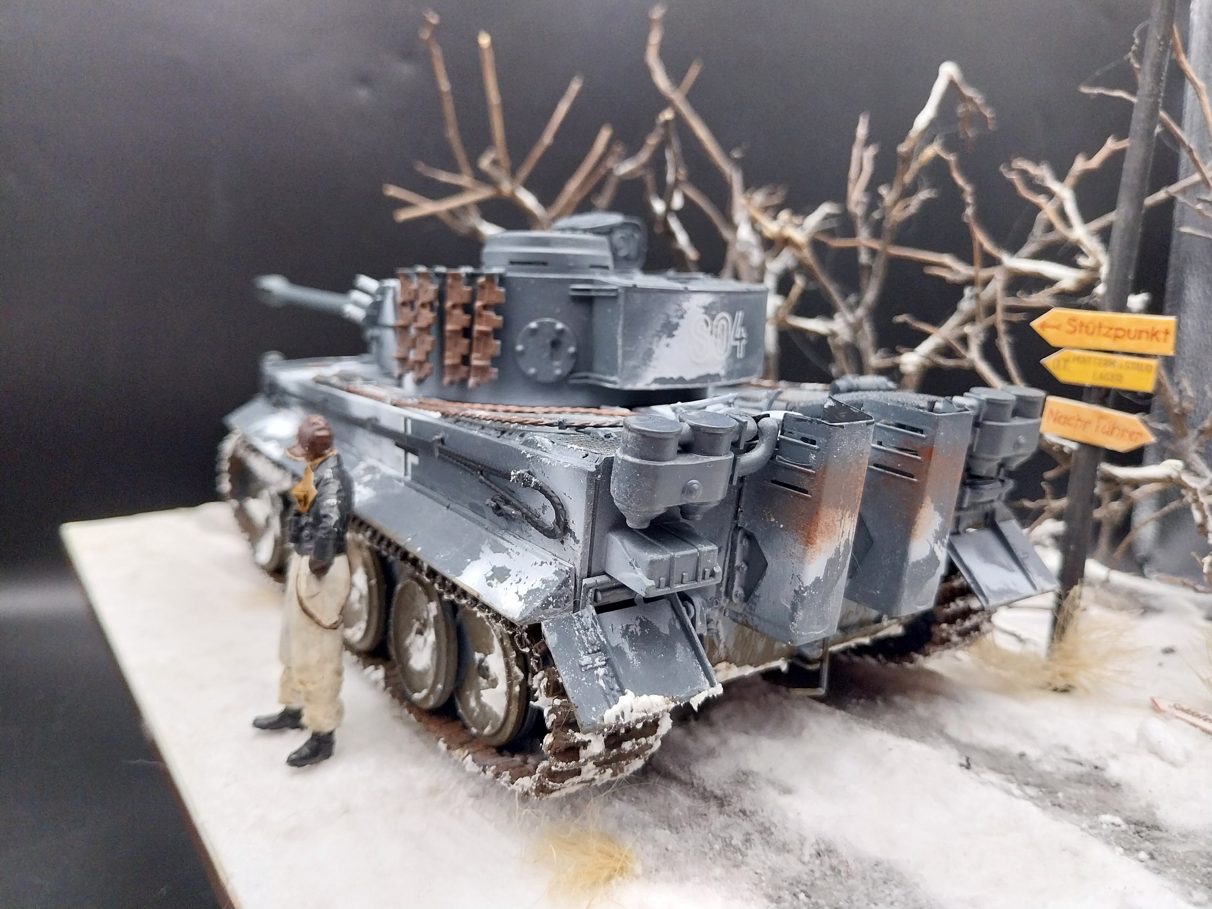Italeri 0286 Tiger I Ausf. E/H 1, 1:35 Built & Painted German heavy tank with winter camo