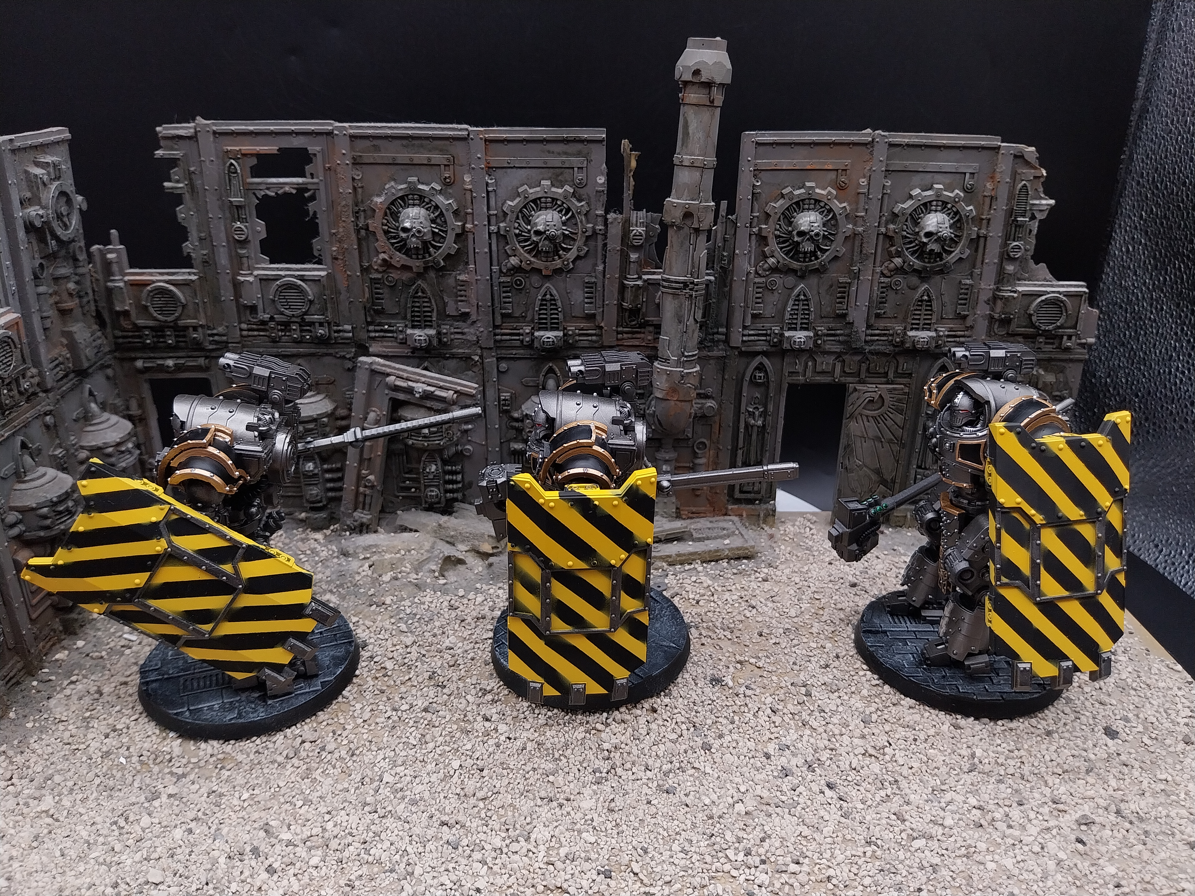 Pre-sale 3x ‘Iron Circle’ Domitar-Ferrum Class Battle-automata painted models