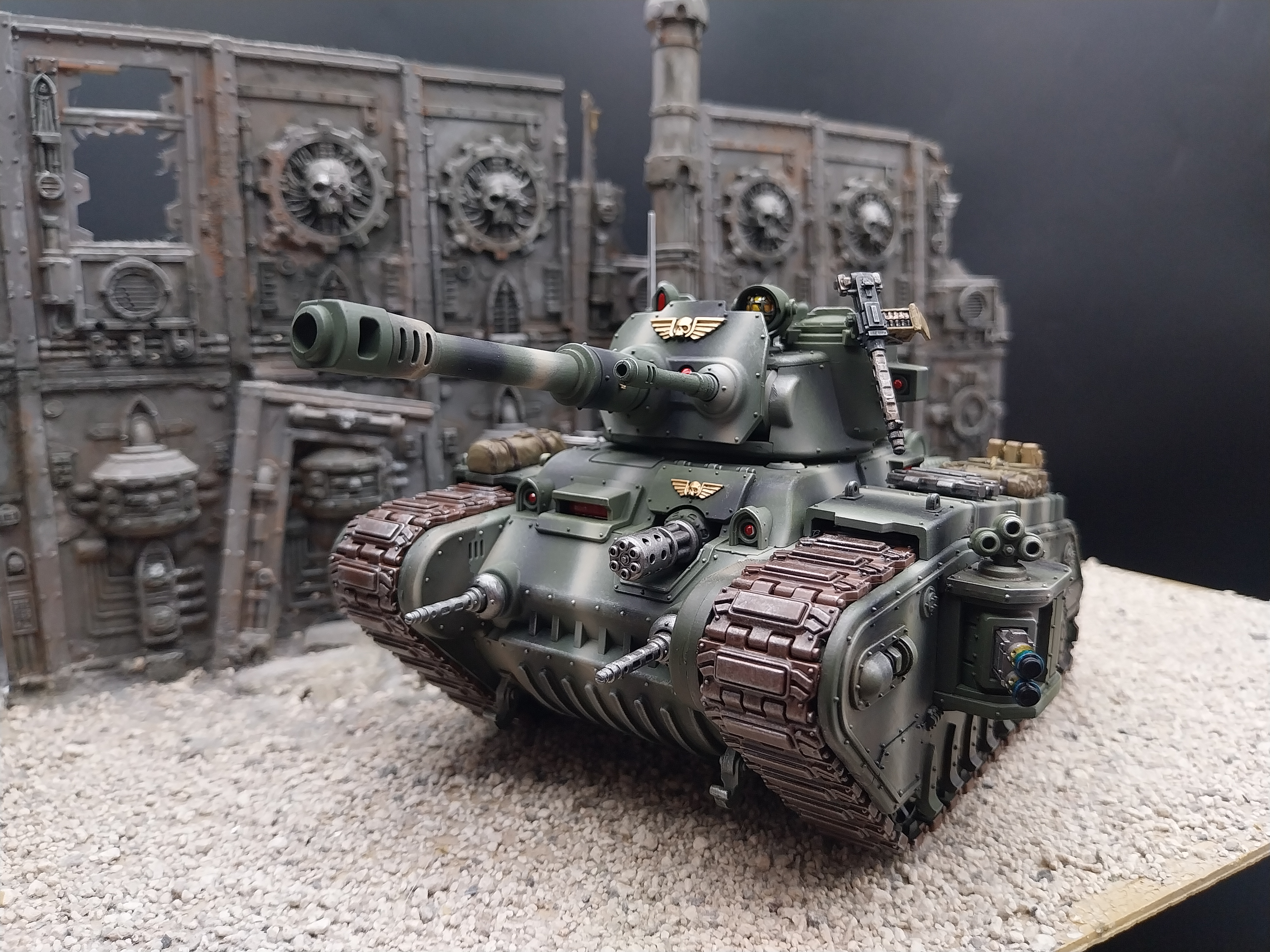 warhammer 40k Cadia Rogal Dorn Battle Tank with camo Built & Painted