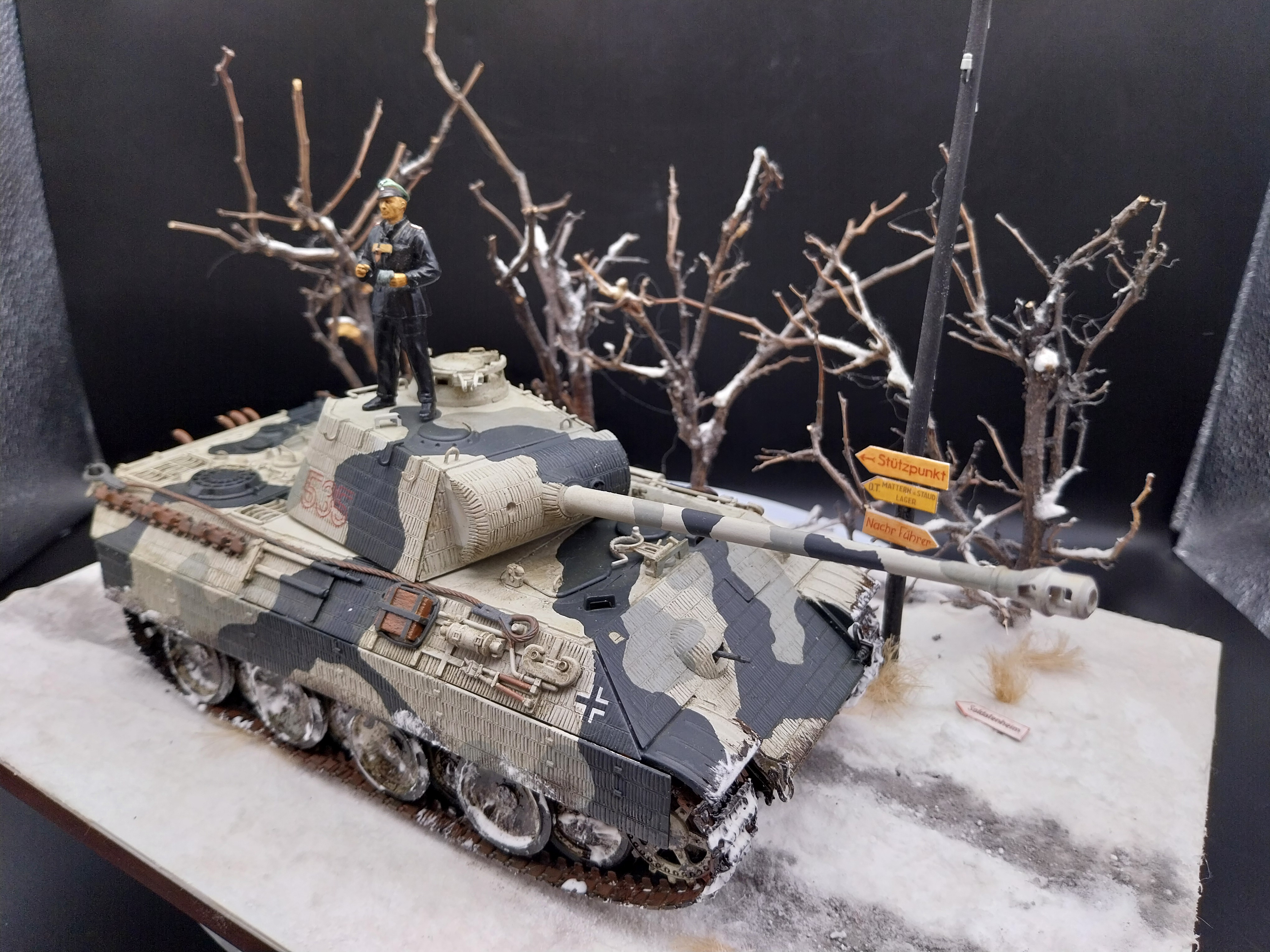 German tank with camo Italeri 270 Sd.Kfz.171 Panther Ausf. A 1:35 Built & Painted