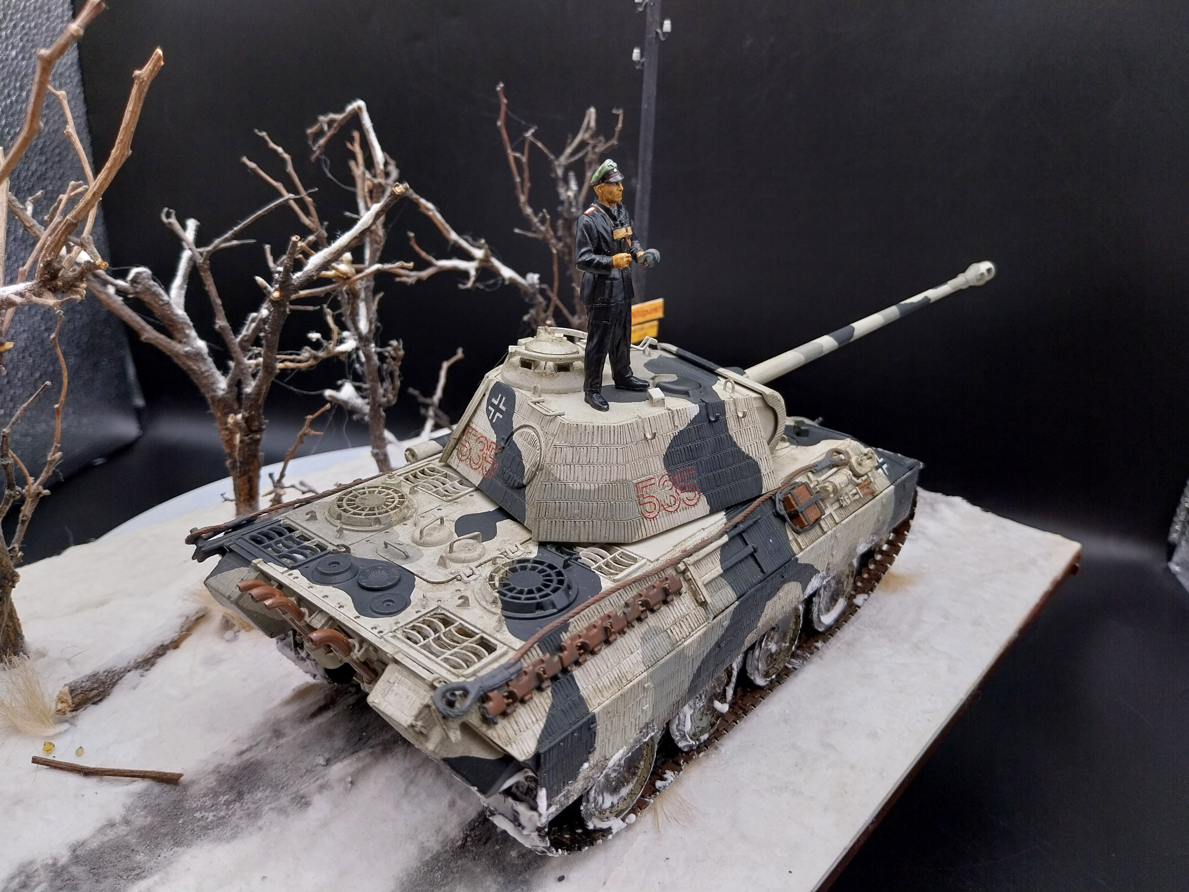 German tank with camo Italeri 270 Sd.Kfz.171 Panther Ausf. A 1:35 Built & Painted