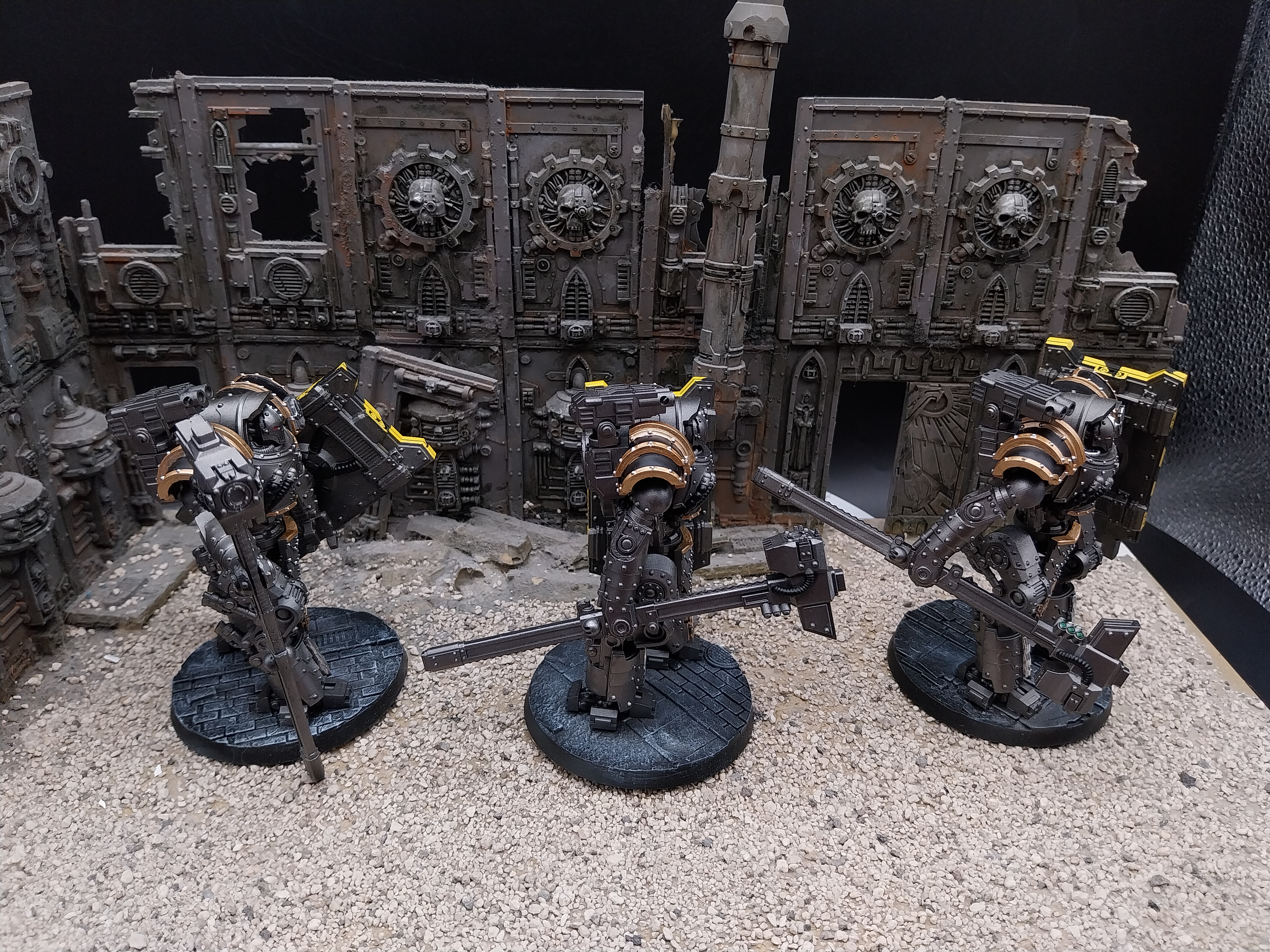 Pre-sale 3x ‘Iron Circle’ Domitar-Ferrum Class Battle-automata painted models