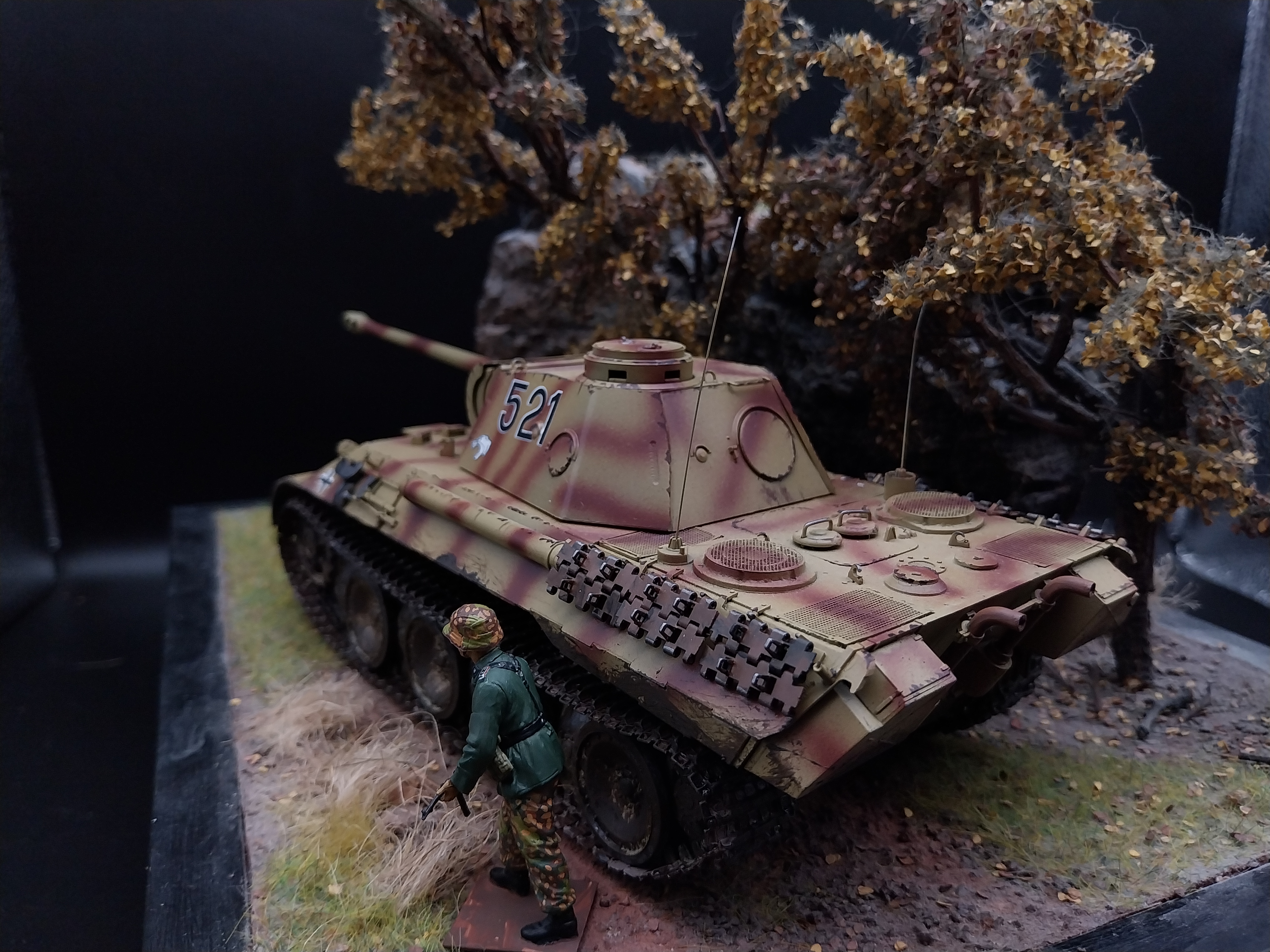 German tank with camo Italeri 290 PanzerKampfwagen V Ausf. D Panther 1:35 Built & Painted