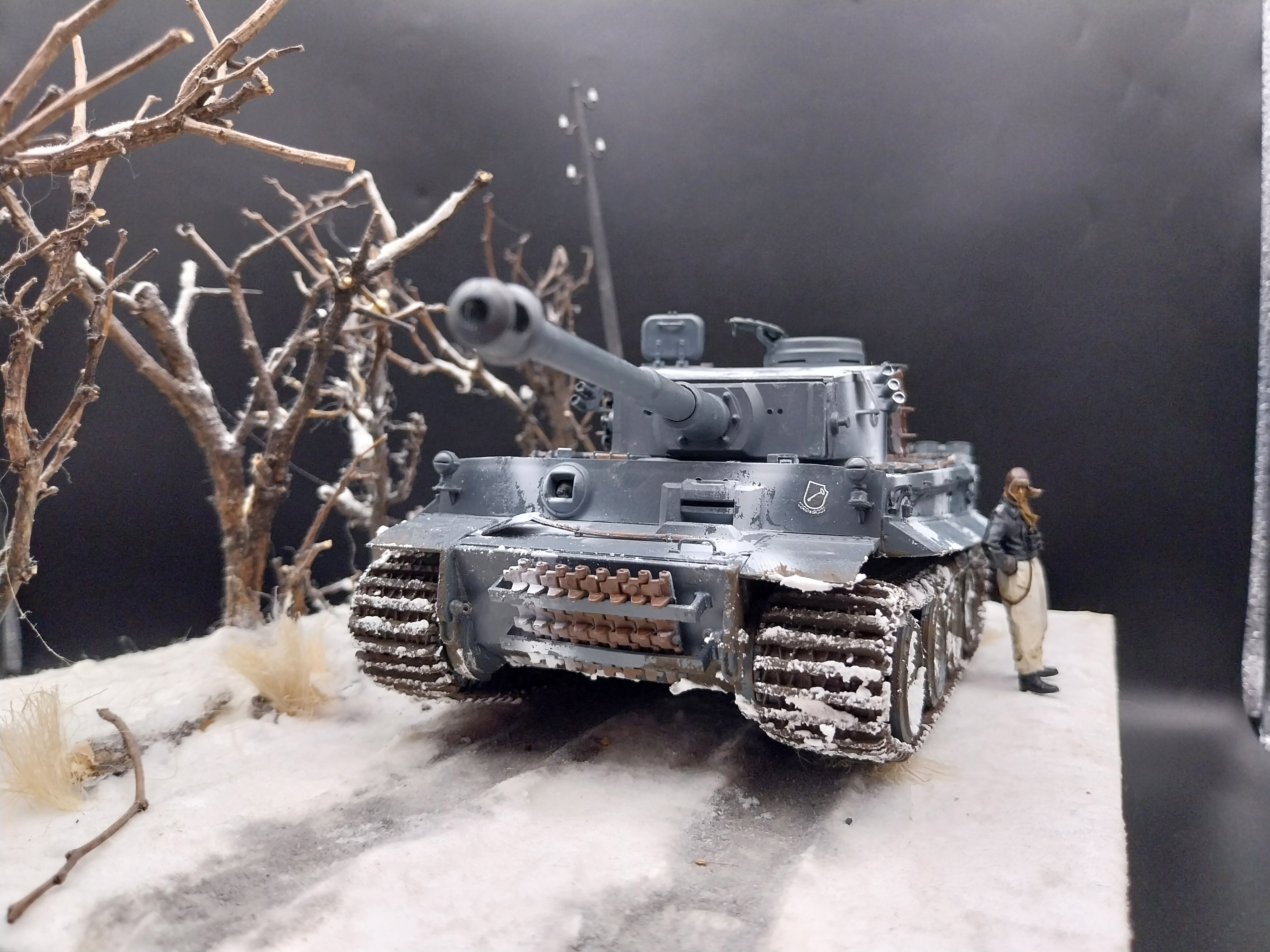 Italeri 0286 Tiger I Ausf. E/H 1, 1:35 Built & Painted German heavy tank with winter camo