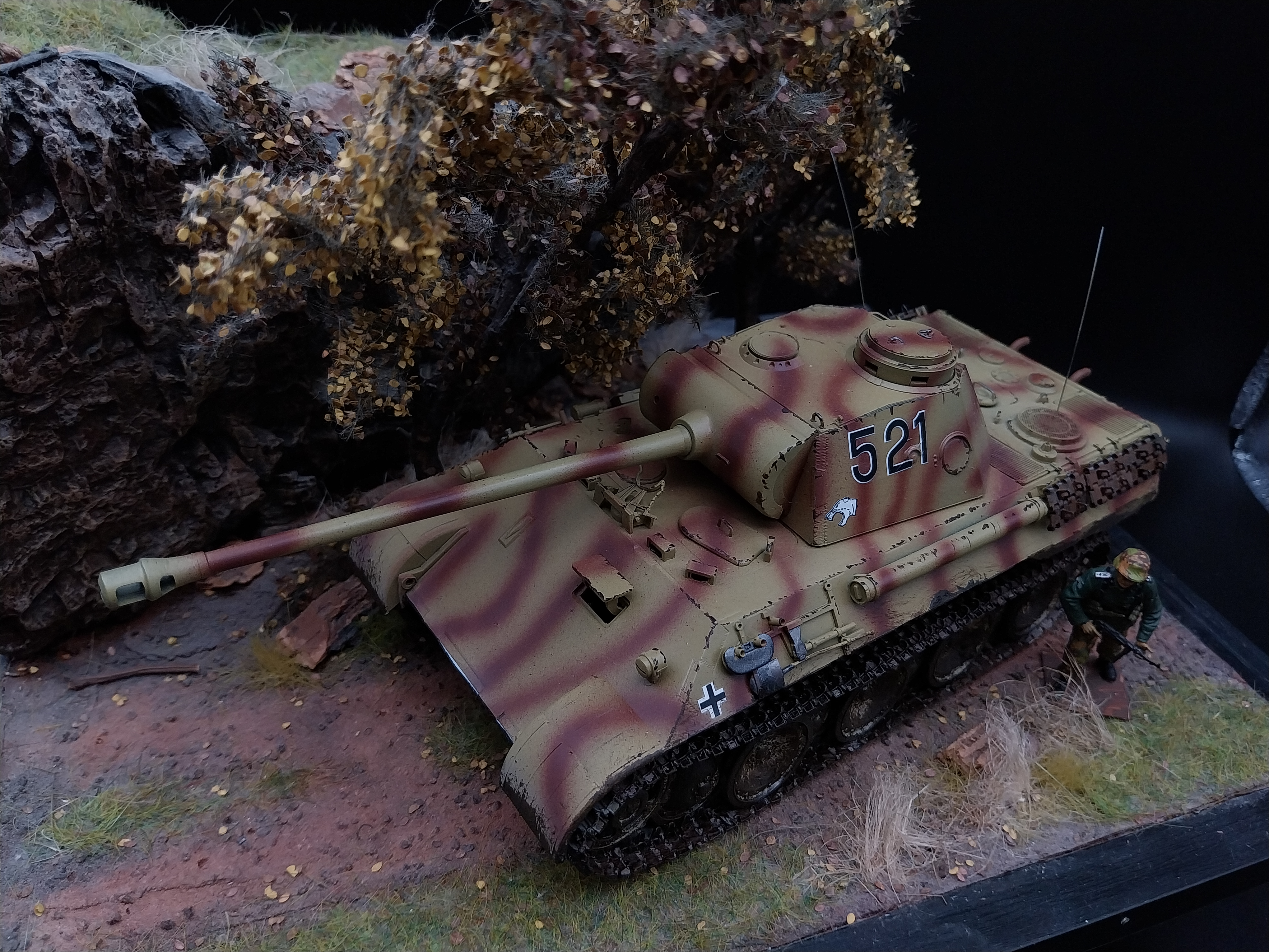 German tank with camo Italeri 290 PanzerKampfwagen V Ausf. D Panther 1:35 Built & Painted