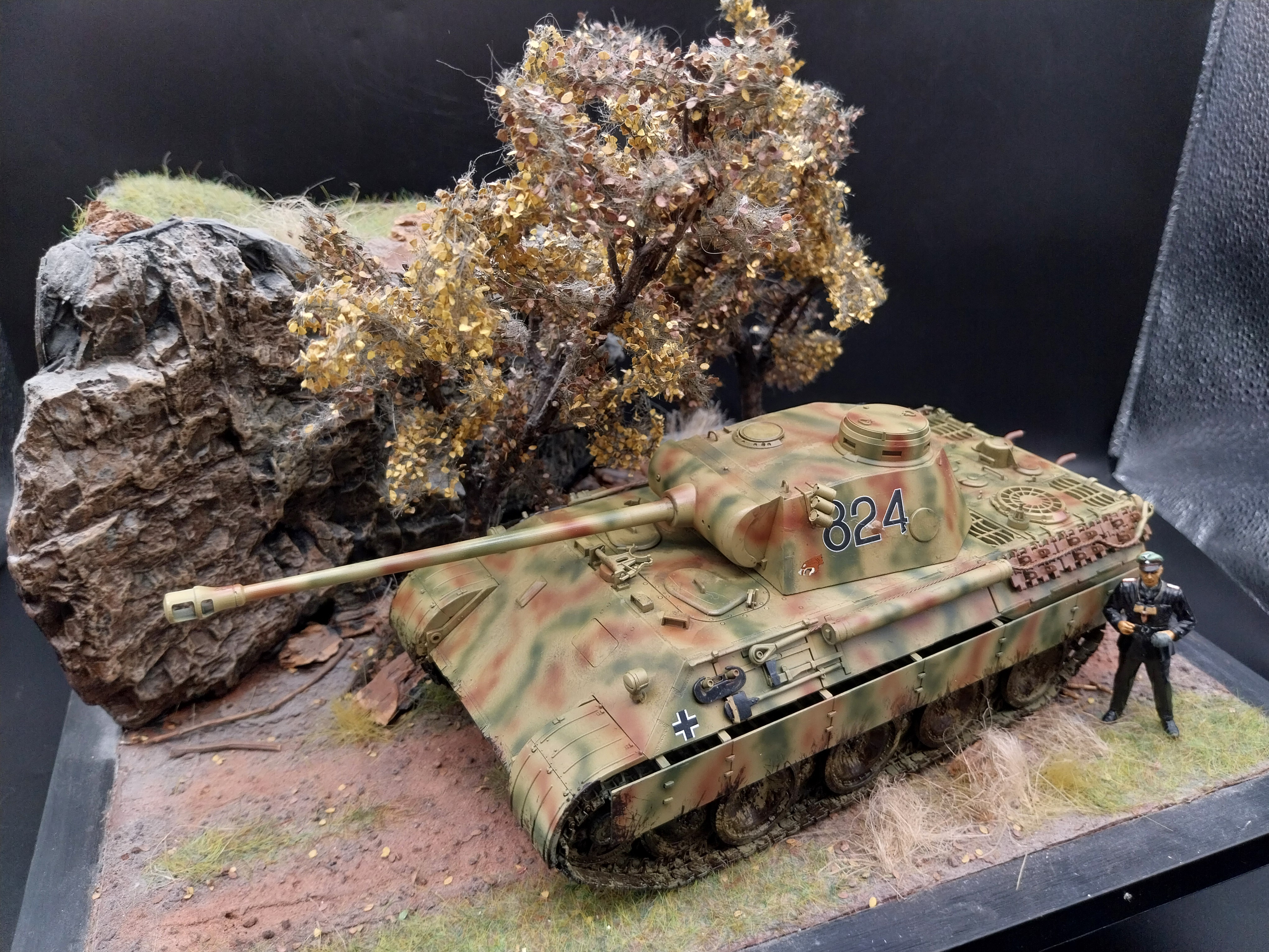 German tank with camo Italeri 290 PanzerKampfwagen V Ausf. D Panther 1:35 Built & Painted
