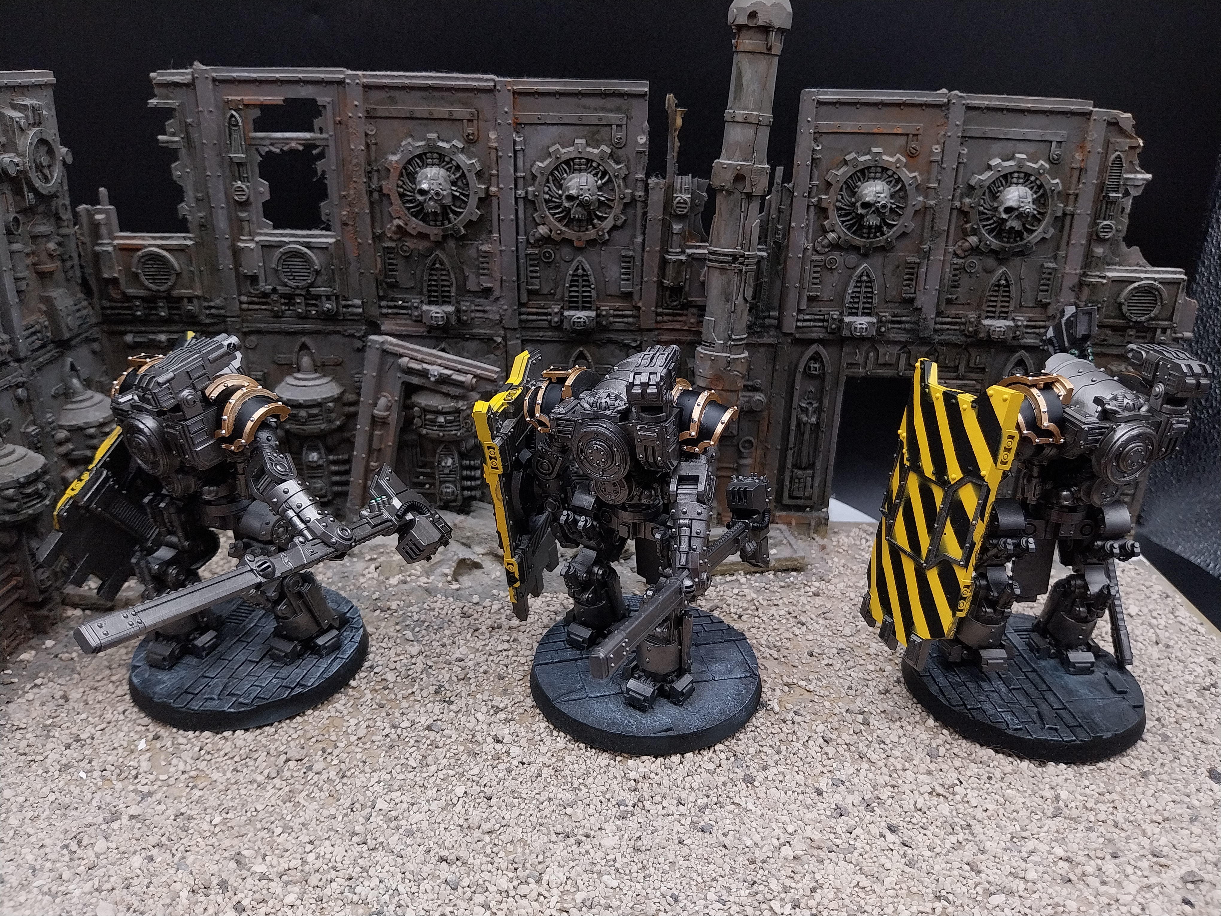 Pre-sale 3x ‘Iron Circle’ Domitar-Ferrum Class Battle-automata painted models