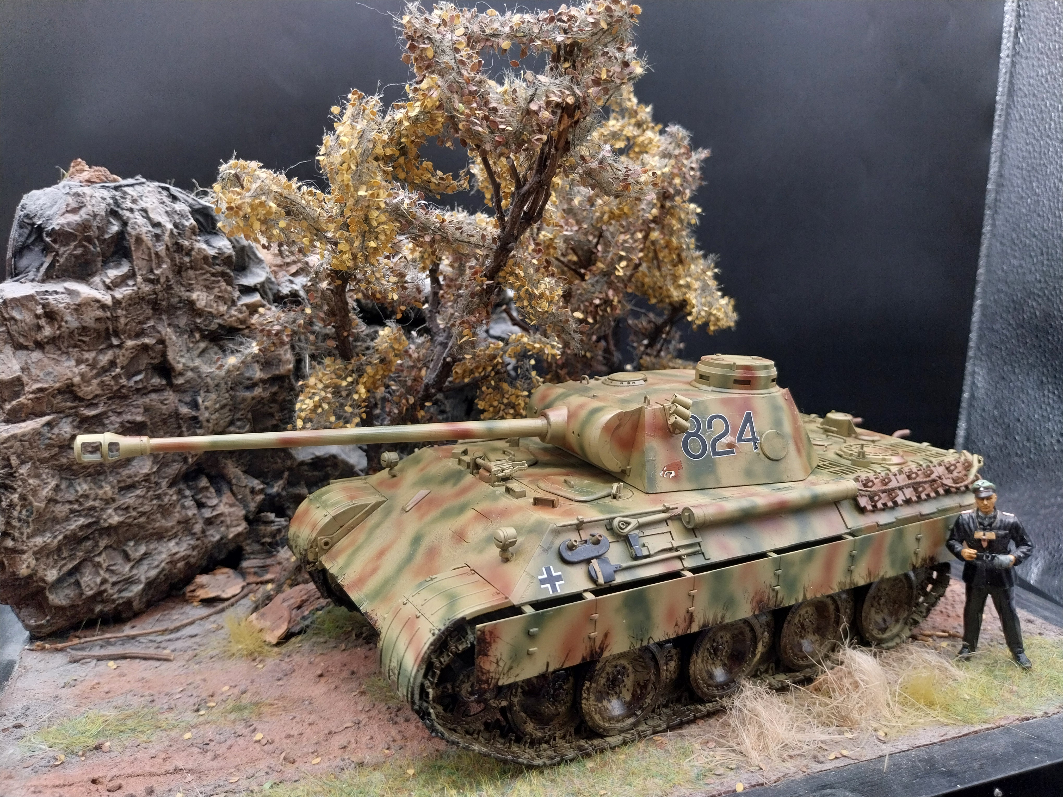 German tank with camo Italeri 290 PanzerKampfwagen V Ausf. D Panther 1:35 Built & Painted