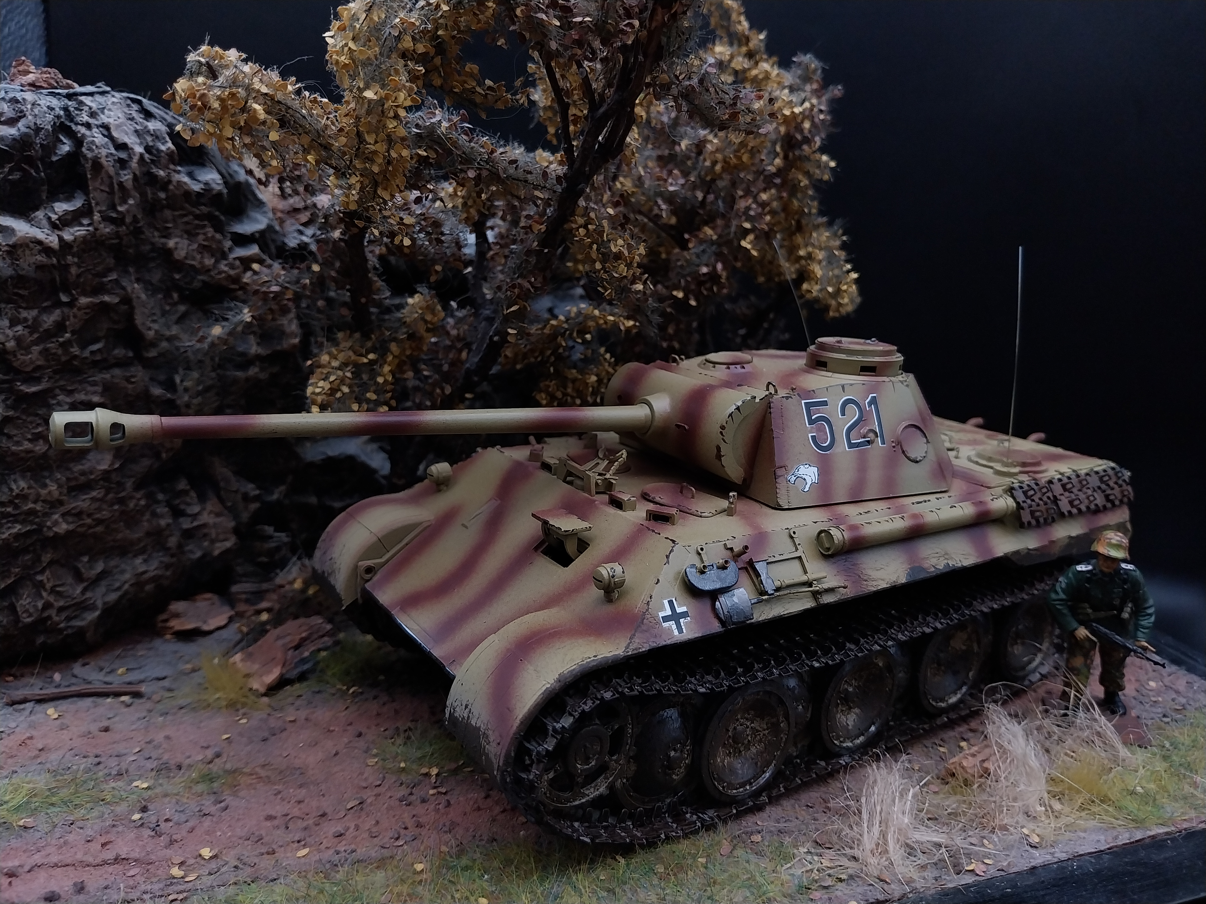 German tank with camo Italeri 290 PanzerKampfwagen V Ausf. D Panther 1:35 Built & Painted