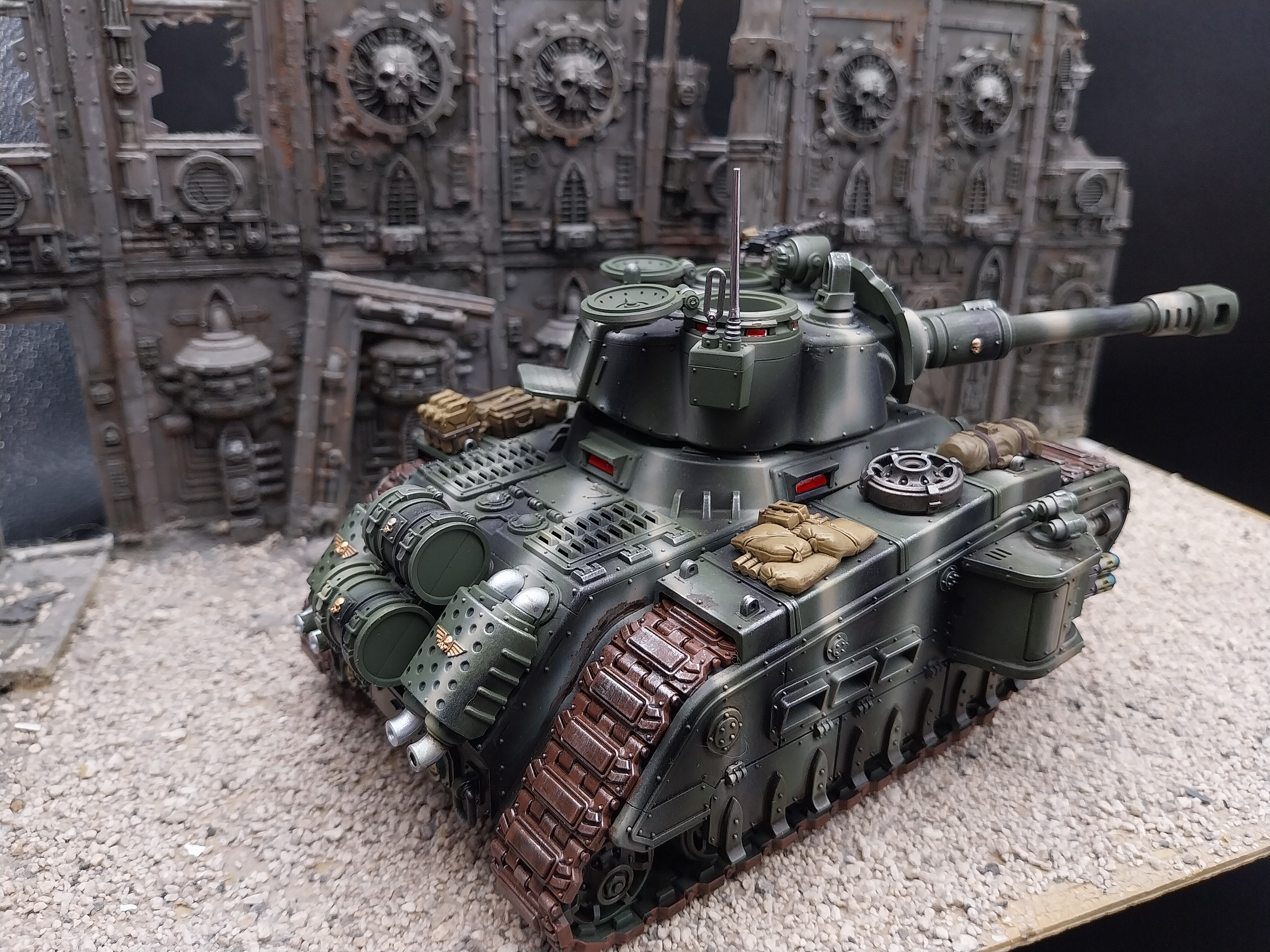 warhammer 40k Cadia Rogal Dorn Battle Tank with camo Built & Painted