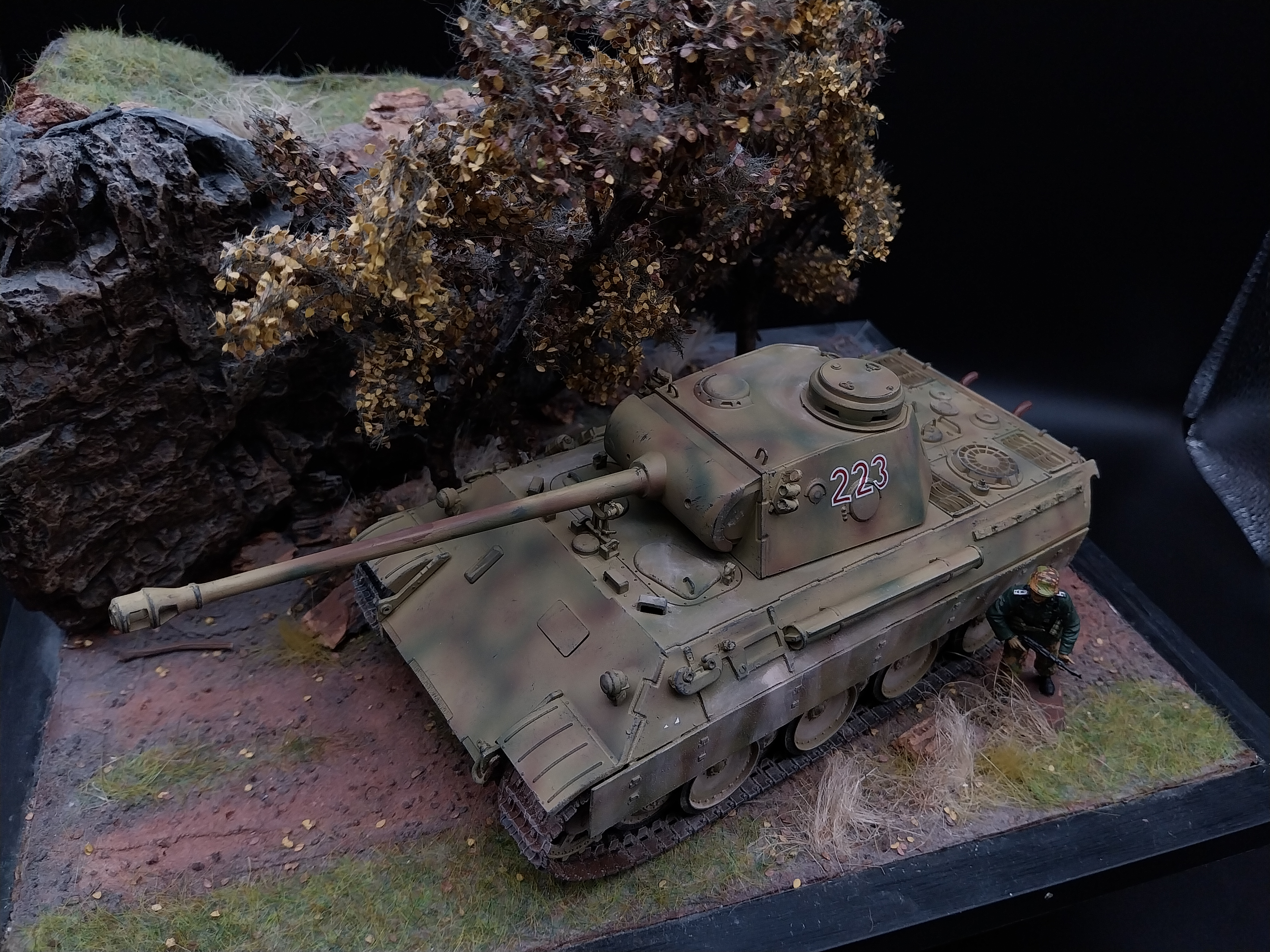 German tank with camo Italeri 290 PanzerKampfwagen V Ausf. D Panther 1:35 Built & Painted